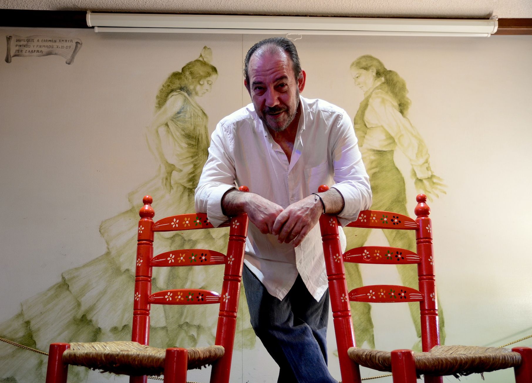 Miguel Baños, presidente de la peña, en el escenario de La Parra Flamenca.