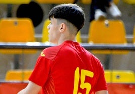 Víctor Robles, con la selección española sub-17.