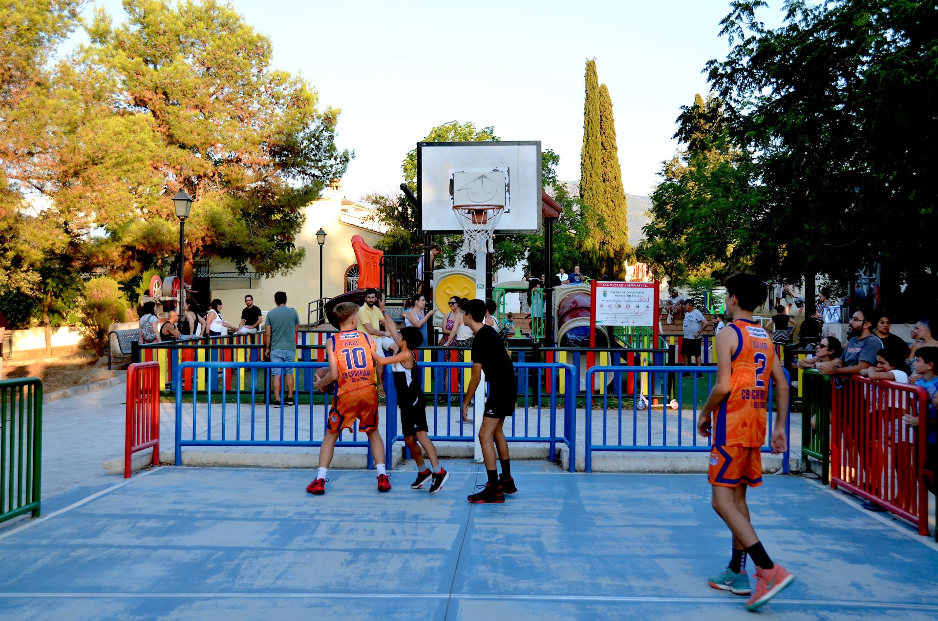 Huétor Vega, el pueblo que 'activa' sus plazas en verano