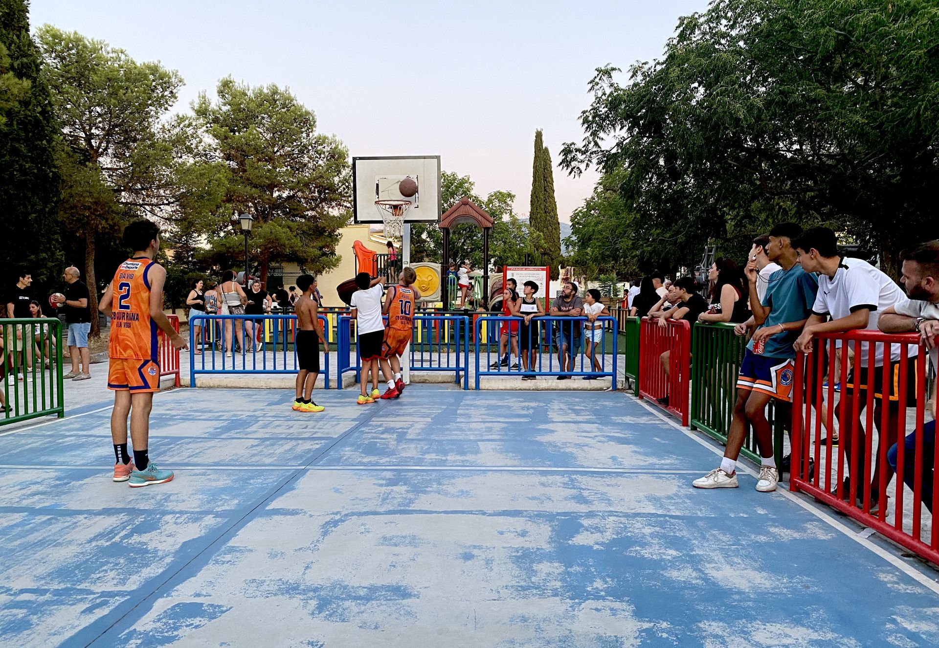 Huétor Vega, el pueblo que 'activa' sus plazas en verano