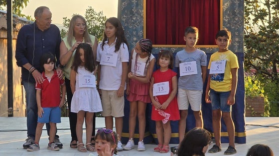 Fiesta infantil en Huétor Vega: teatro de títeres y elección de la 'realeza'
