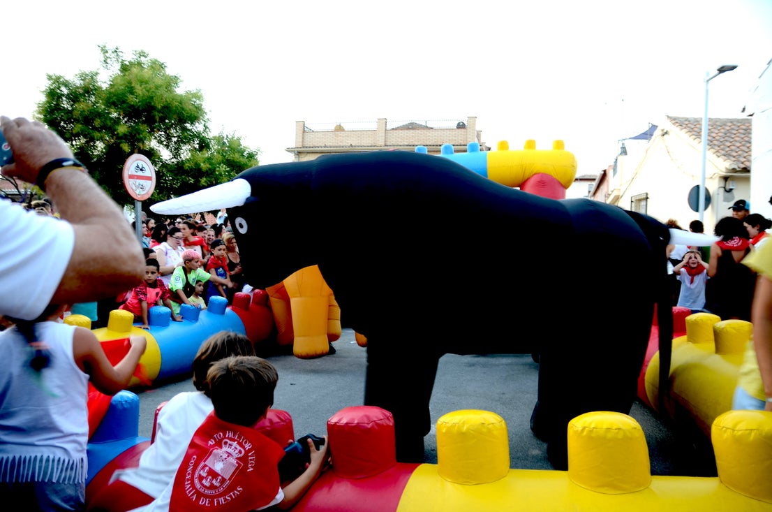 Encuéntrate en el 'encierro de toros' familiar de Huétor Vega