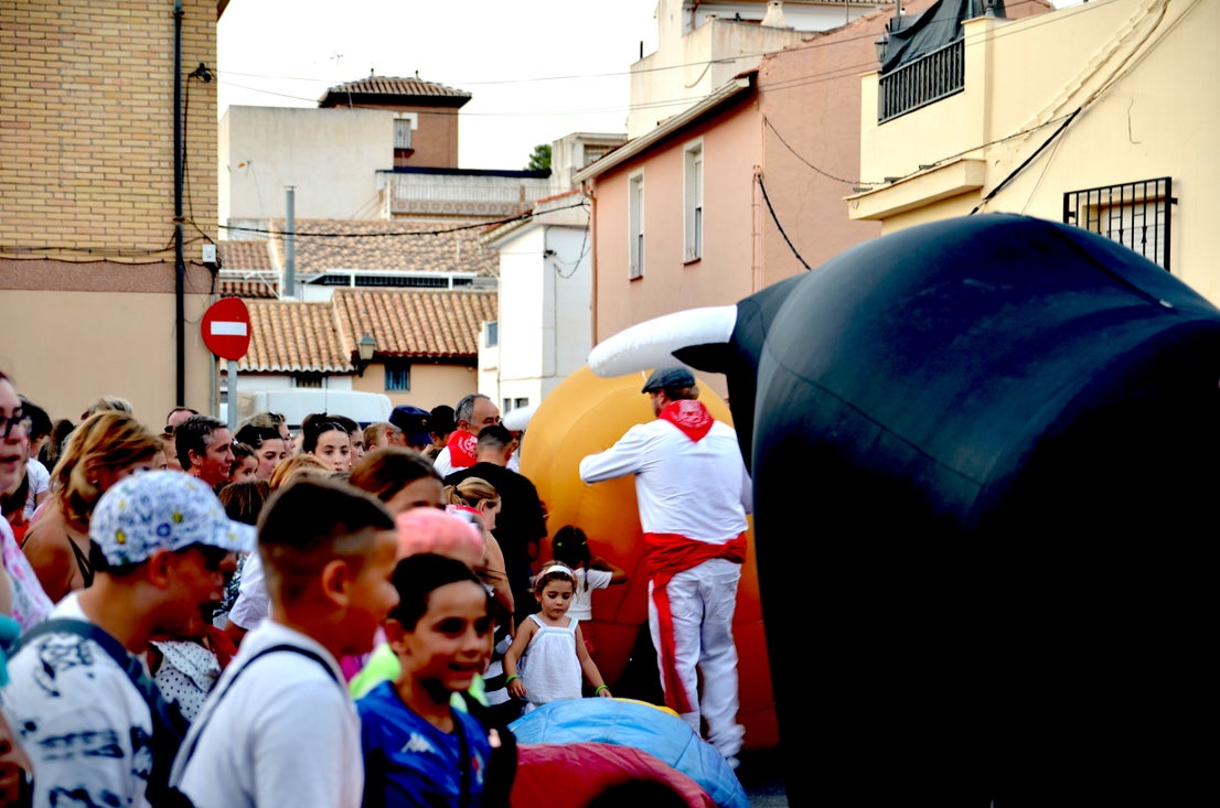 Encuéntrate en el 'encierro de toros' familiar de Huétor Vega