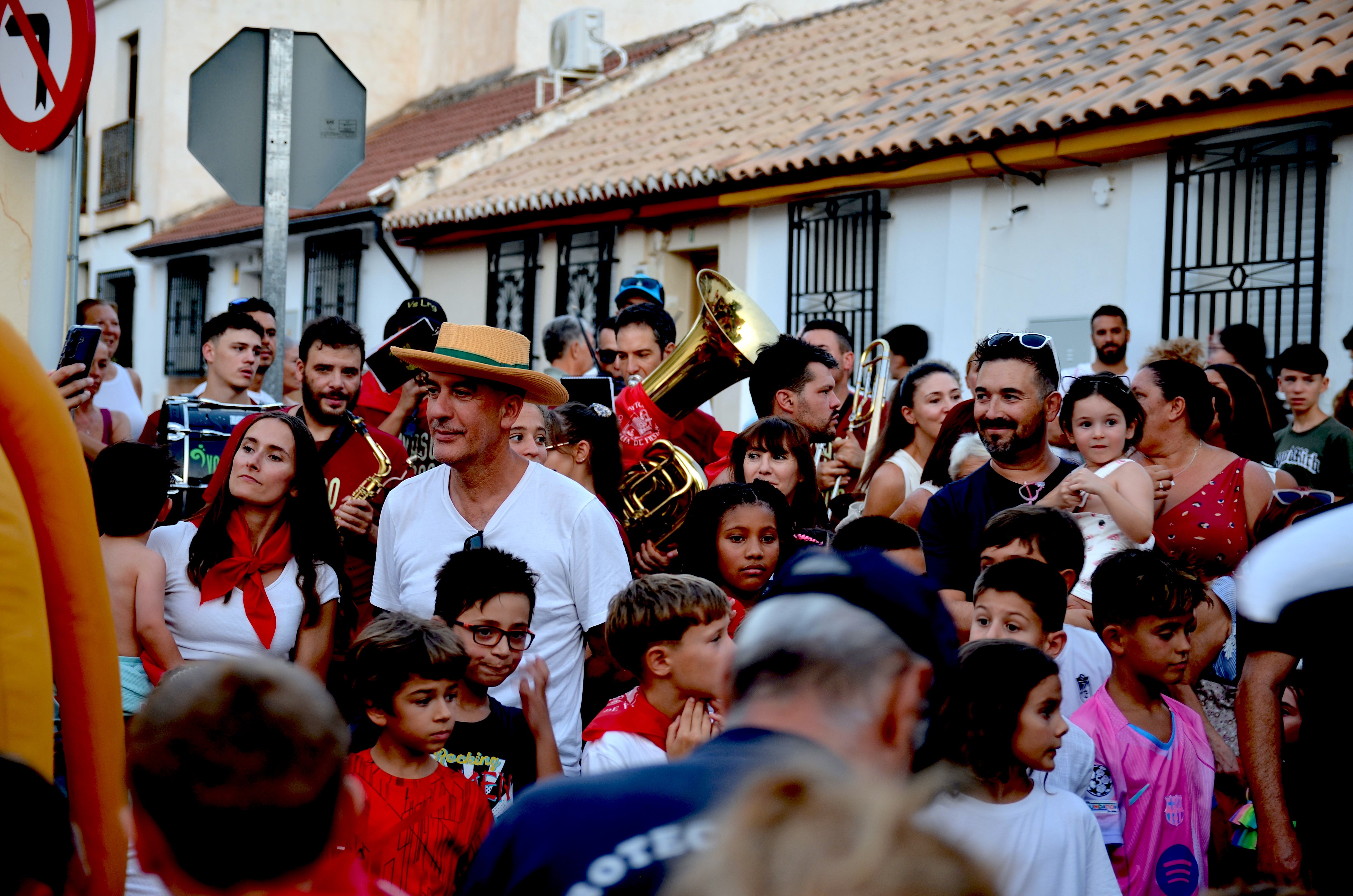 Encuéntrate en el &#039;encierro de toros&#039; familiar de Huétor Vega