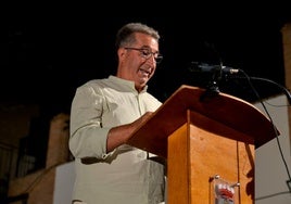 Jesús García Fernández, pronunciando su pregón en Huerta Cercada.