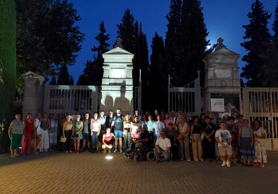 Cerca de medio centenar de vecinos de Huétor Vega participaron en la actividad nocturna.