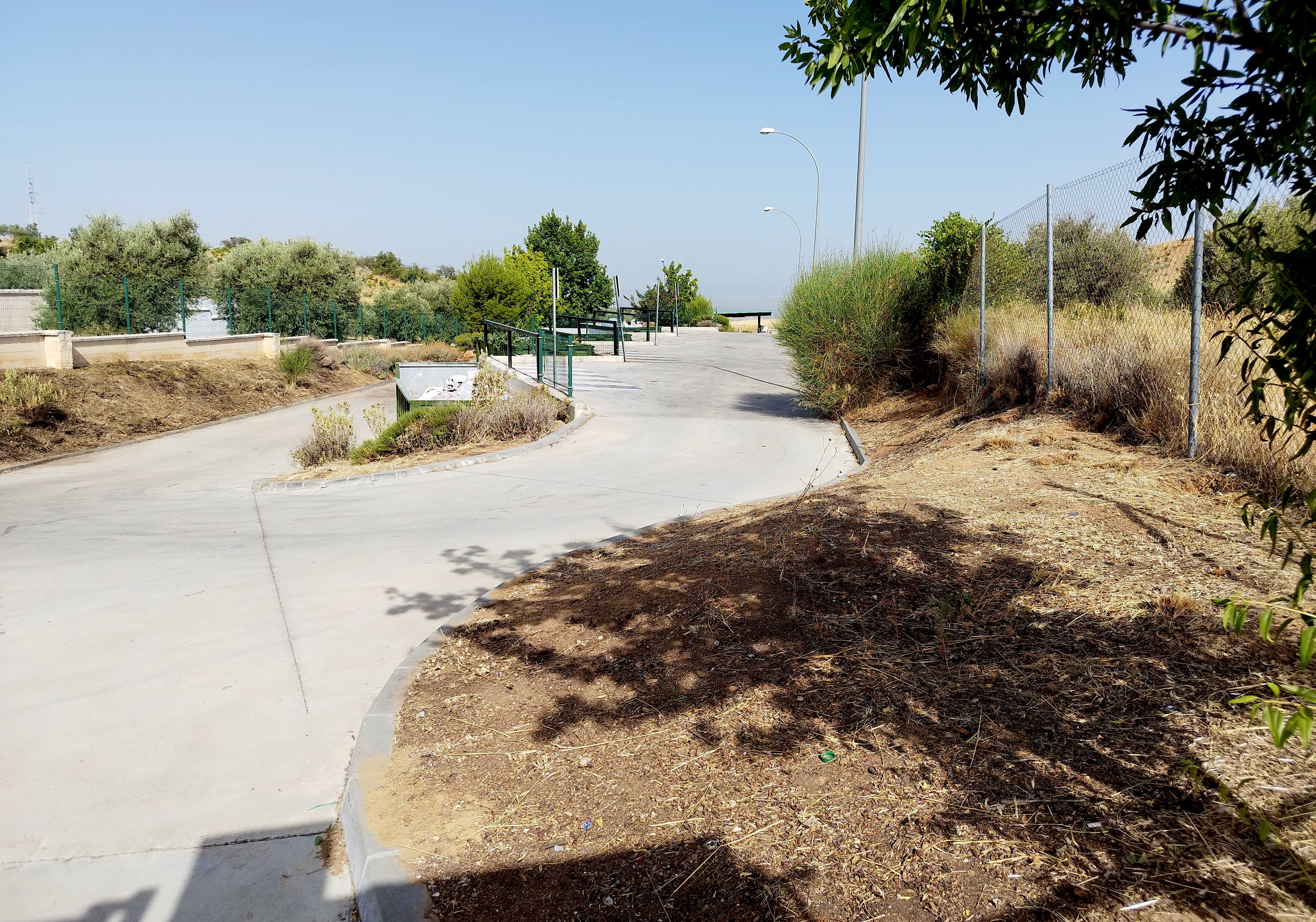 Limpieza y reordenación integral del Punto Limpio.