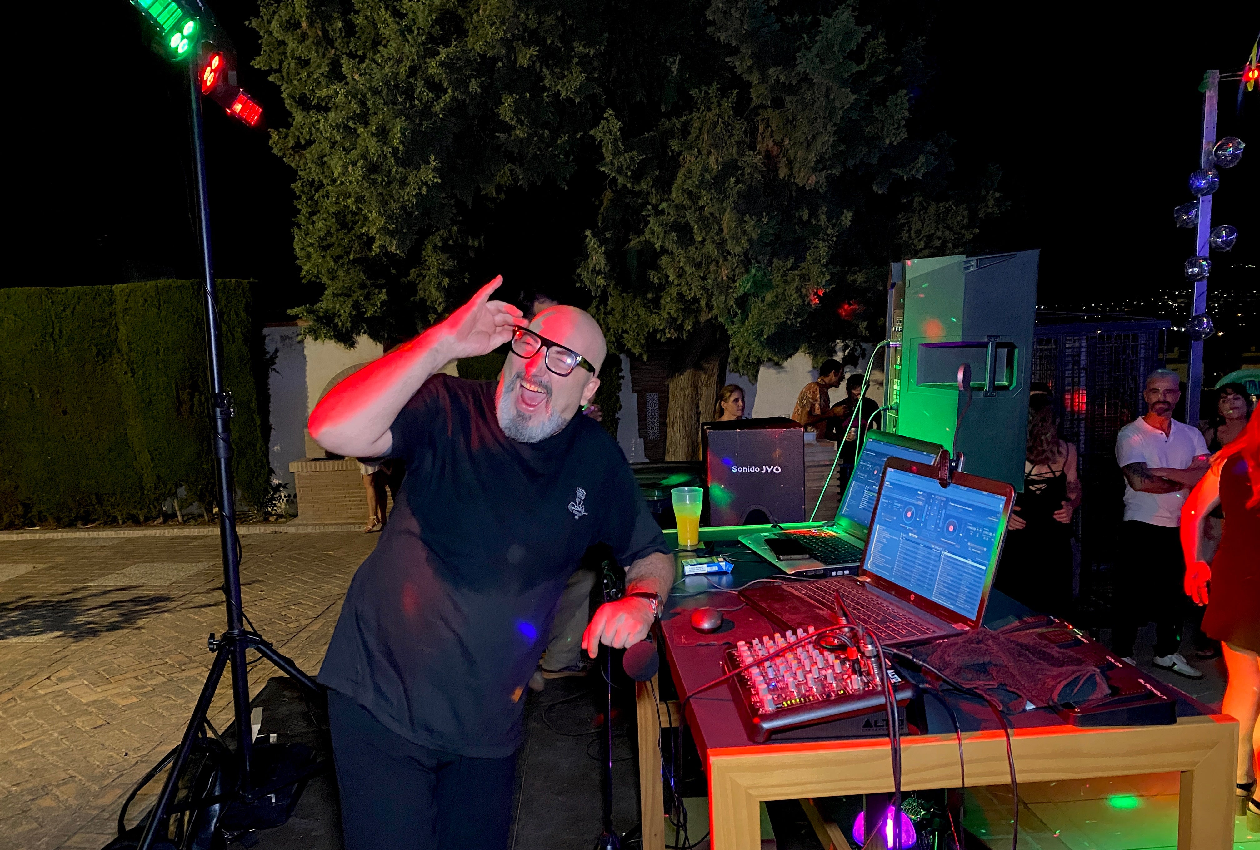 Fiesta 'ochentera' en Huétor Vega