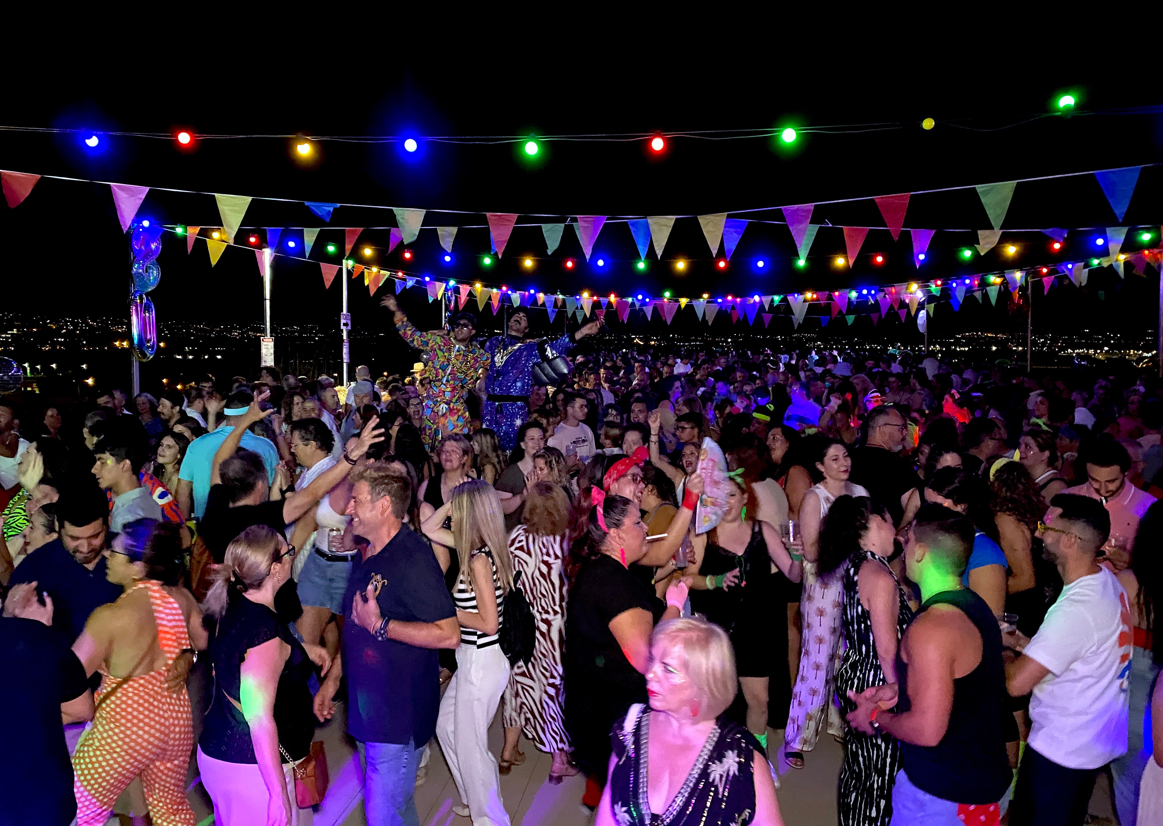 Fiesta 'ochentera' en Huétor Vega