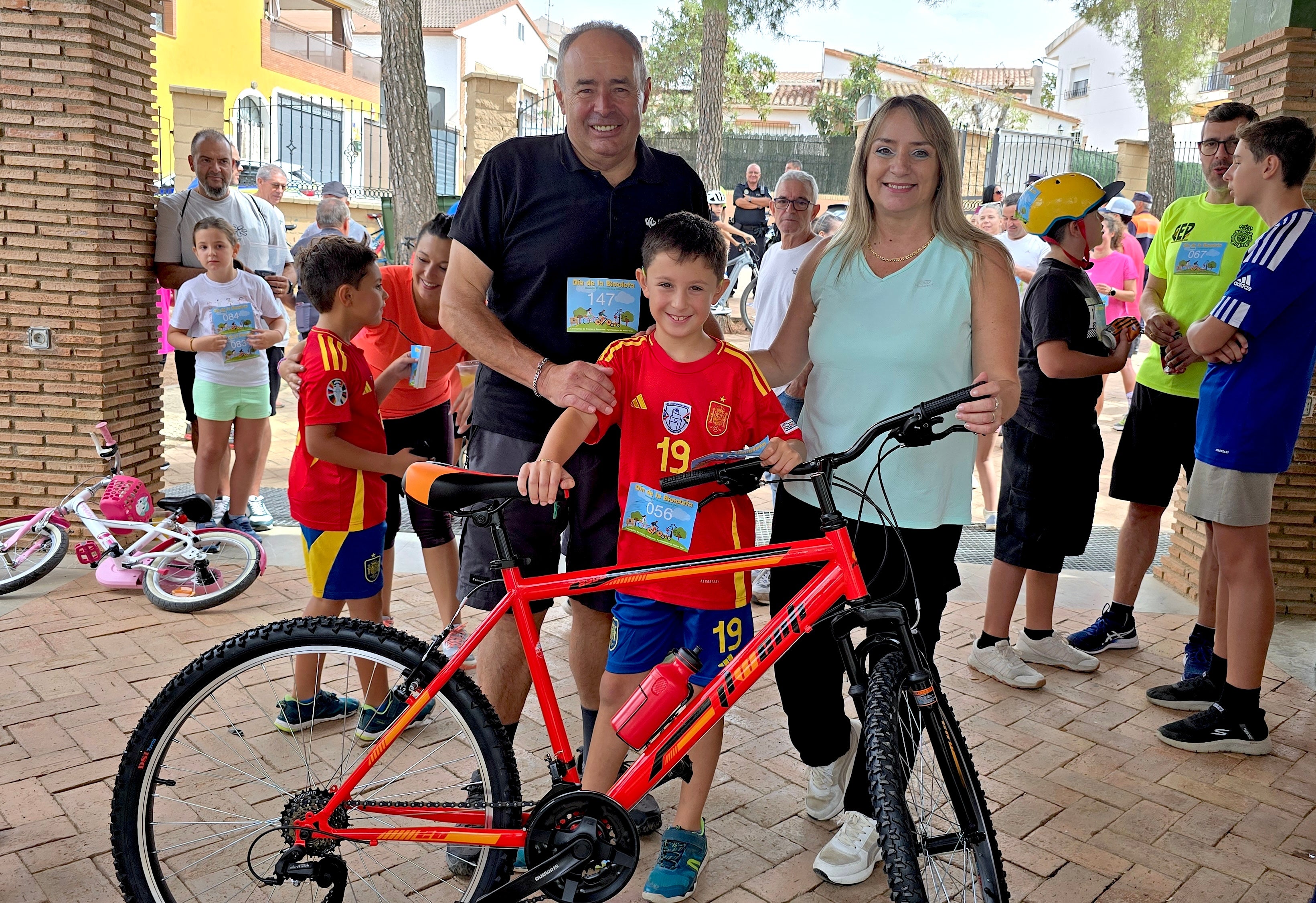 Sorteo de una bicicleta en el Parque de los Pinos.