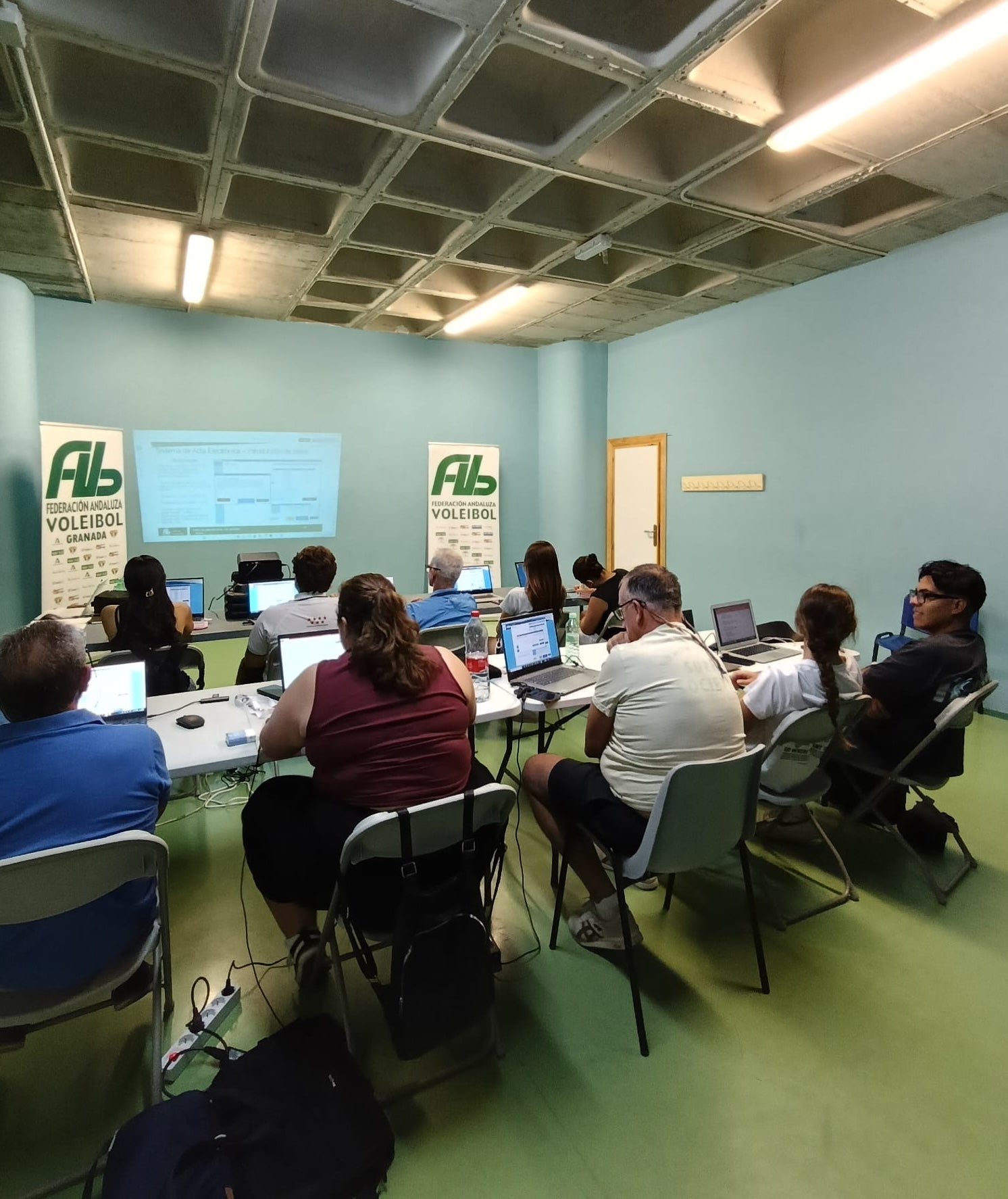 Imagen secundaria 2 - El Universidad de Granada y el H2O CDU Atarfe, en la Copa FABV, y el curso de acta electrónica de arbitraje.