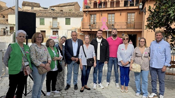 Huétor Vega, teñido de rosa contra el cáncer de mama