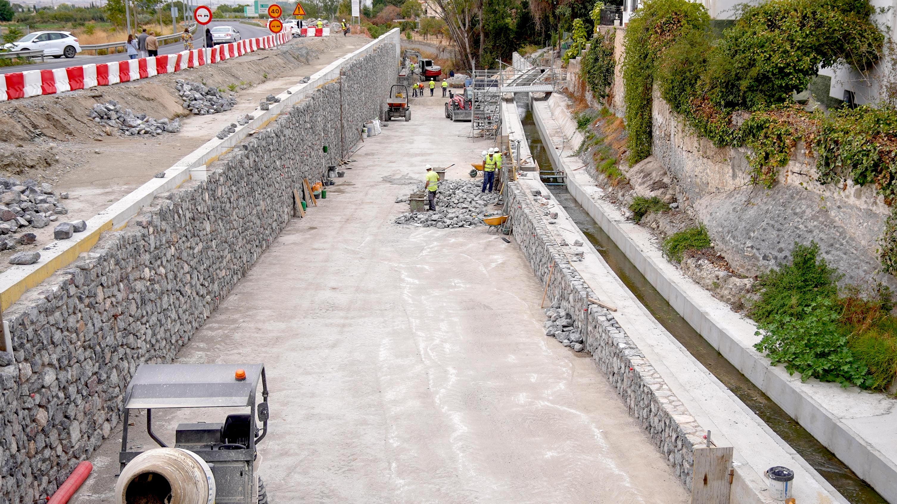 Imagen principal - Estudio de la posible implantación de pasos de peatones, y visita para ver el estado de las actuaciones y el muro de hormigón junto al puente .