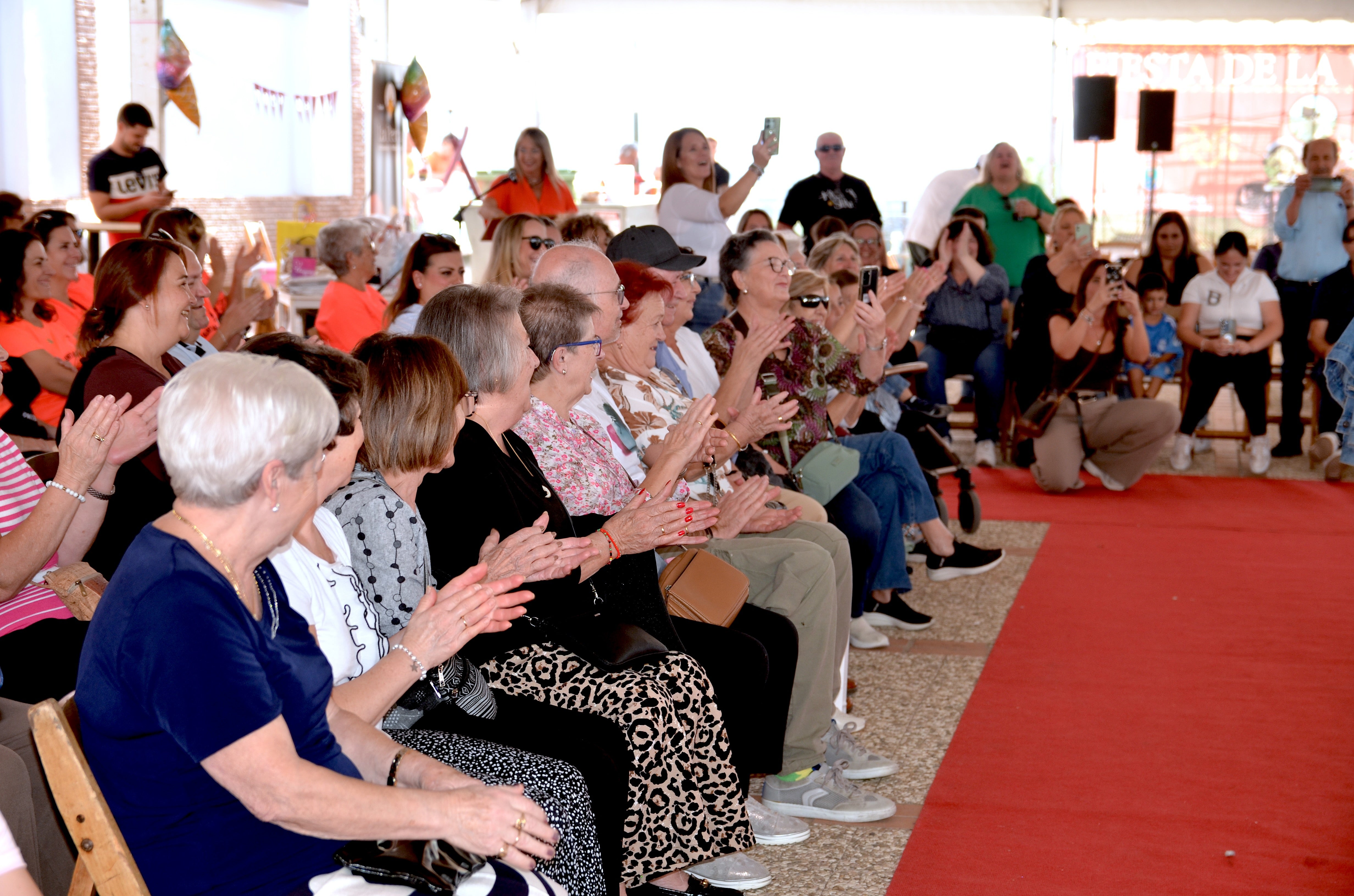 El comercio local desfila en Huétor Vega