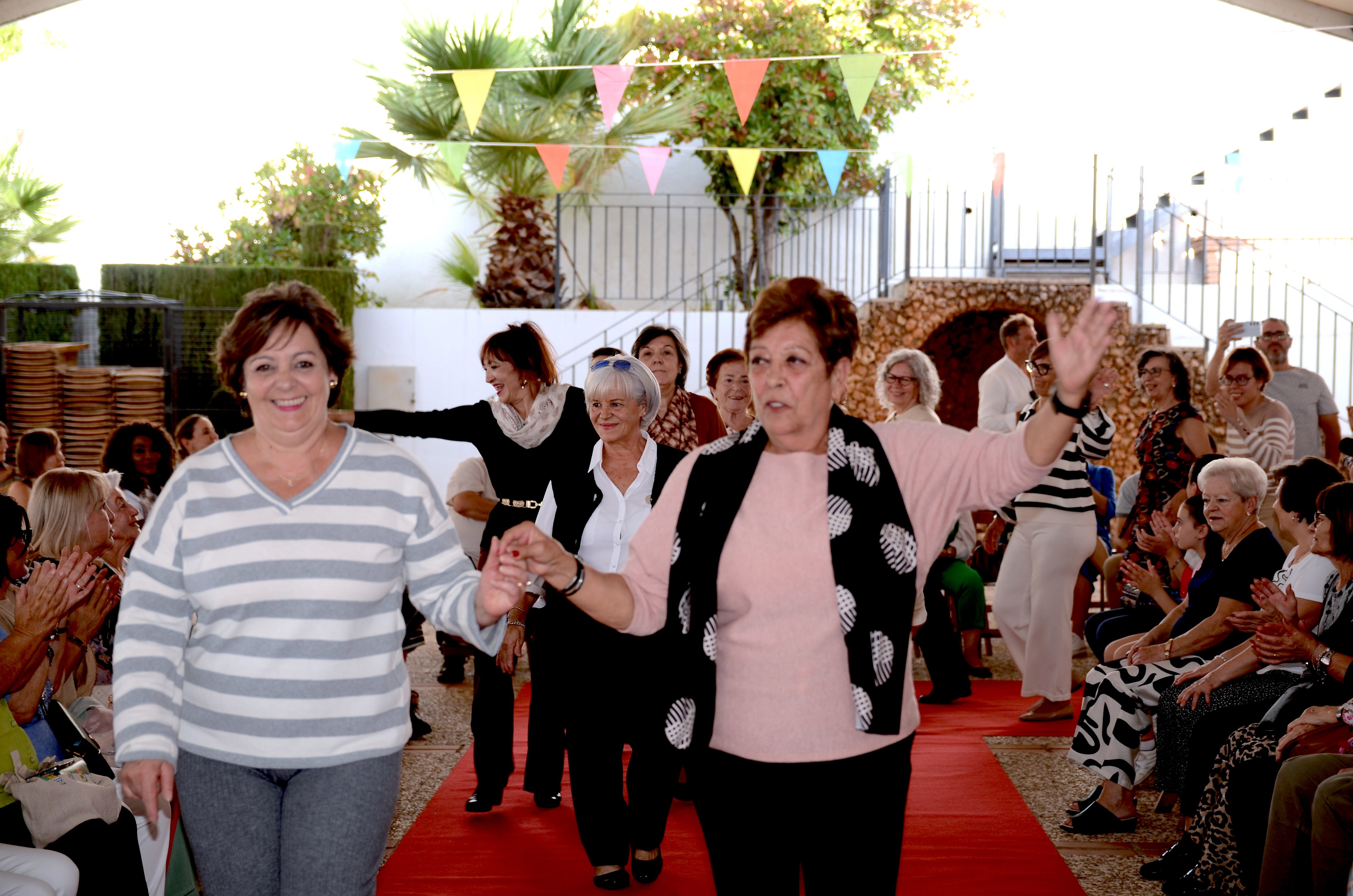 El comercio local desfila en Huétor Vega