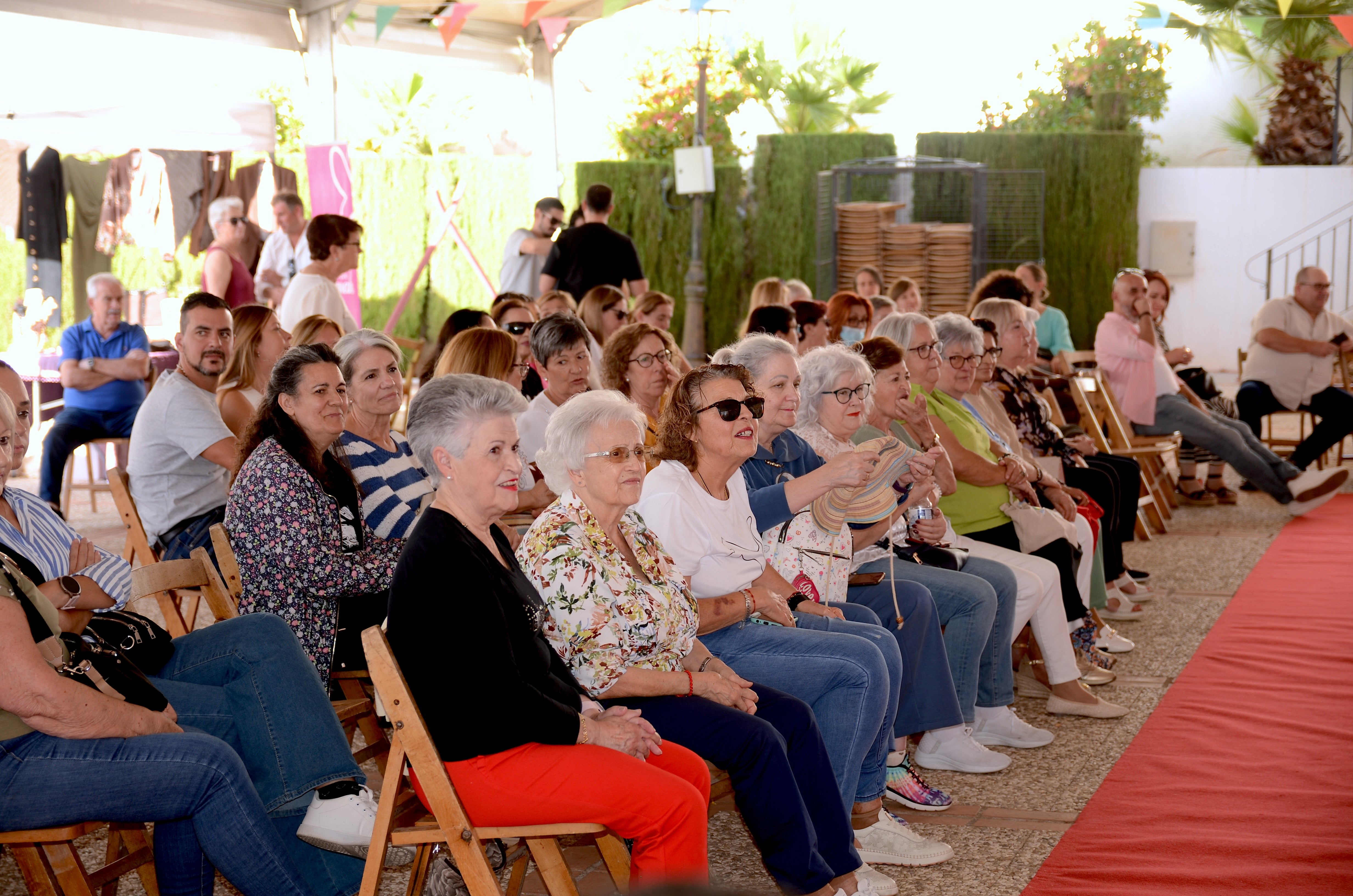 El comercio local desfila en Huétor Vega