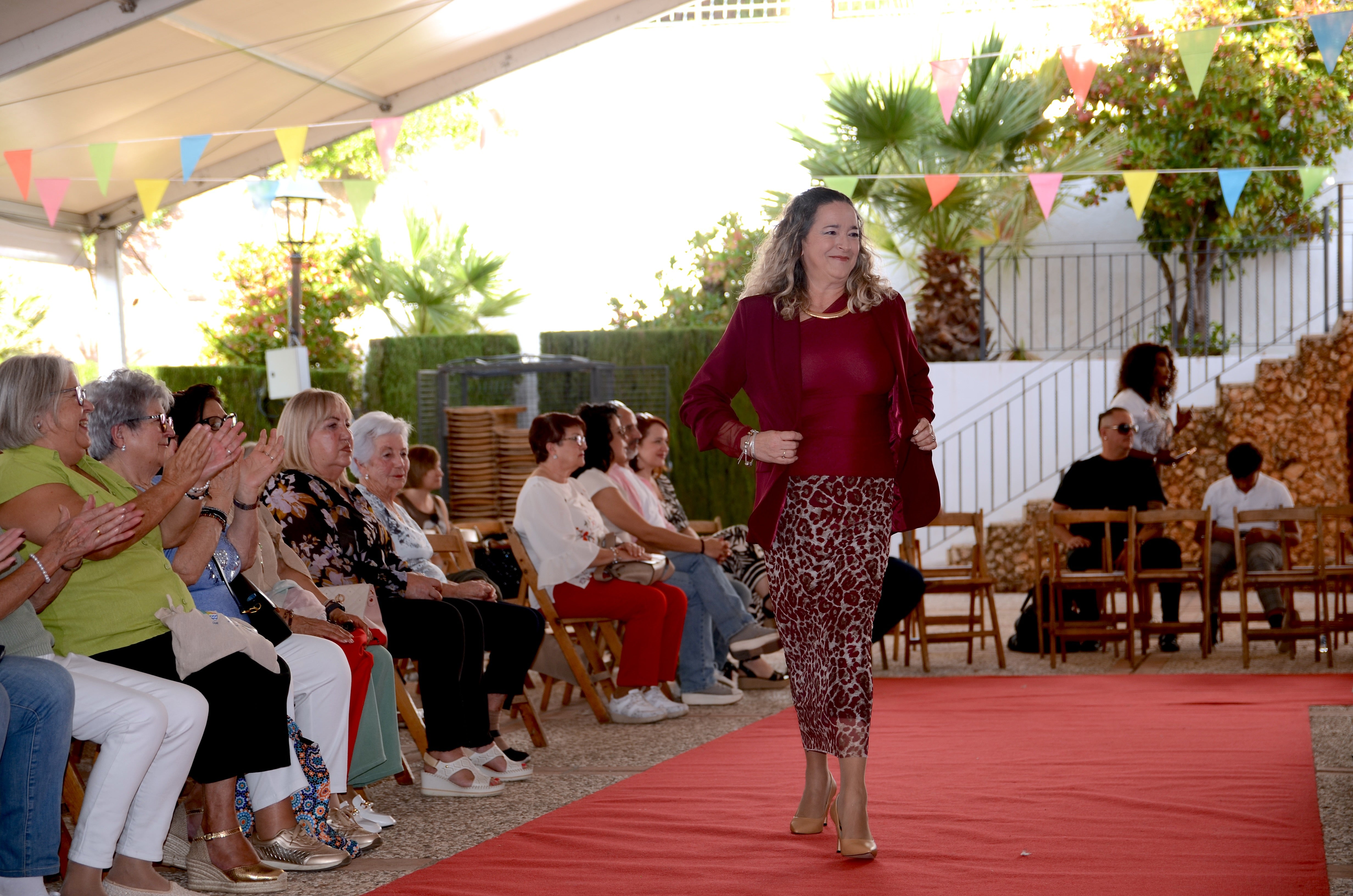 El comercio local desfila en Huétor Vega