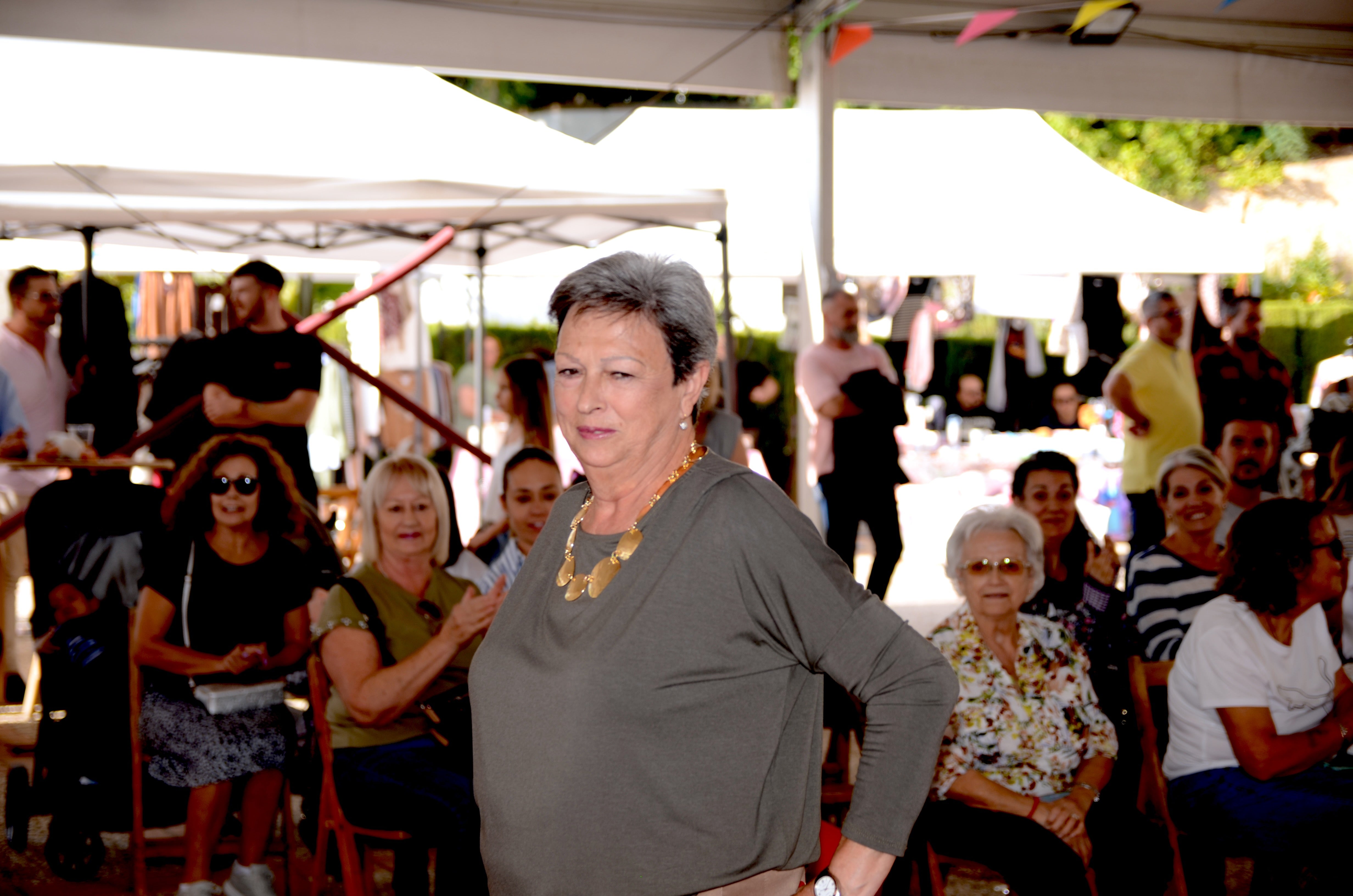 El comercio local desfila en Huétor Vega