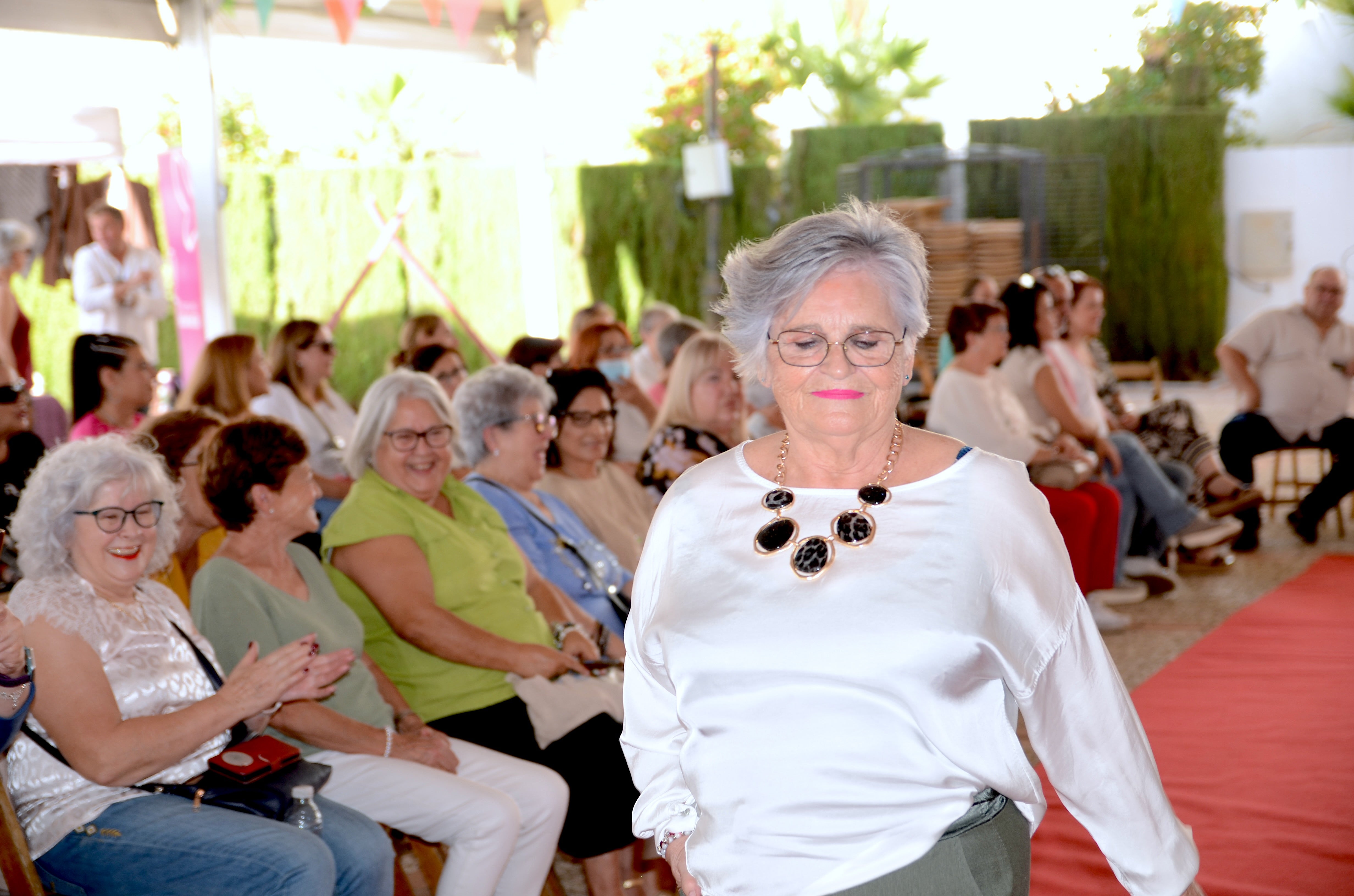 El comercio local desfila en Huétor Vega