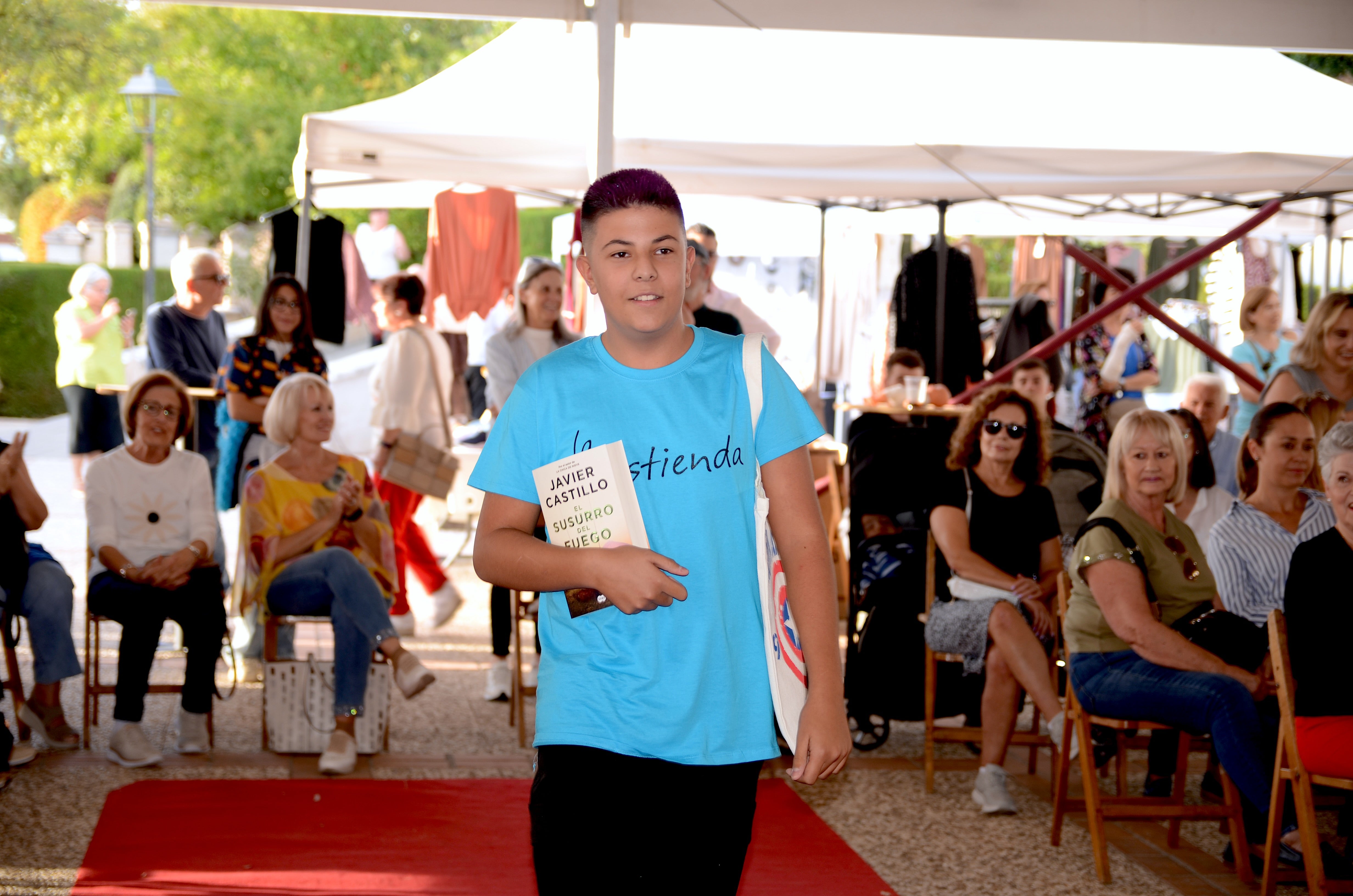 El comercio local desfila en Huétor Vega