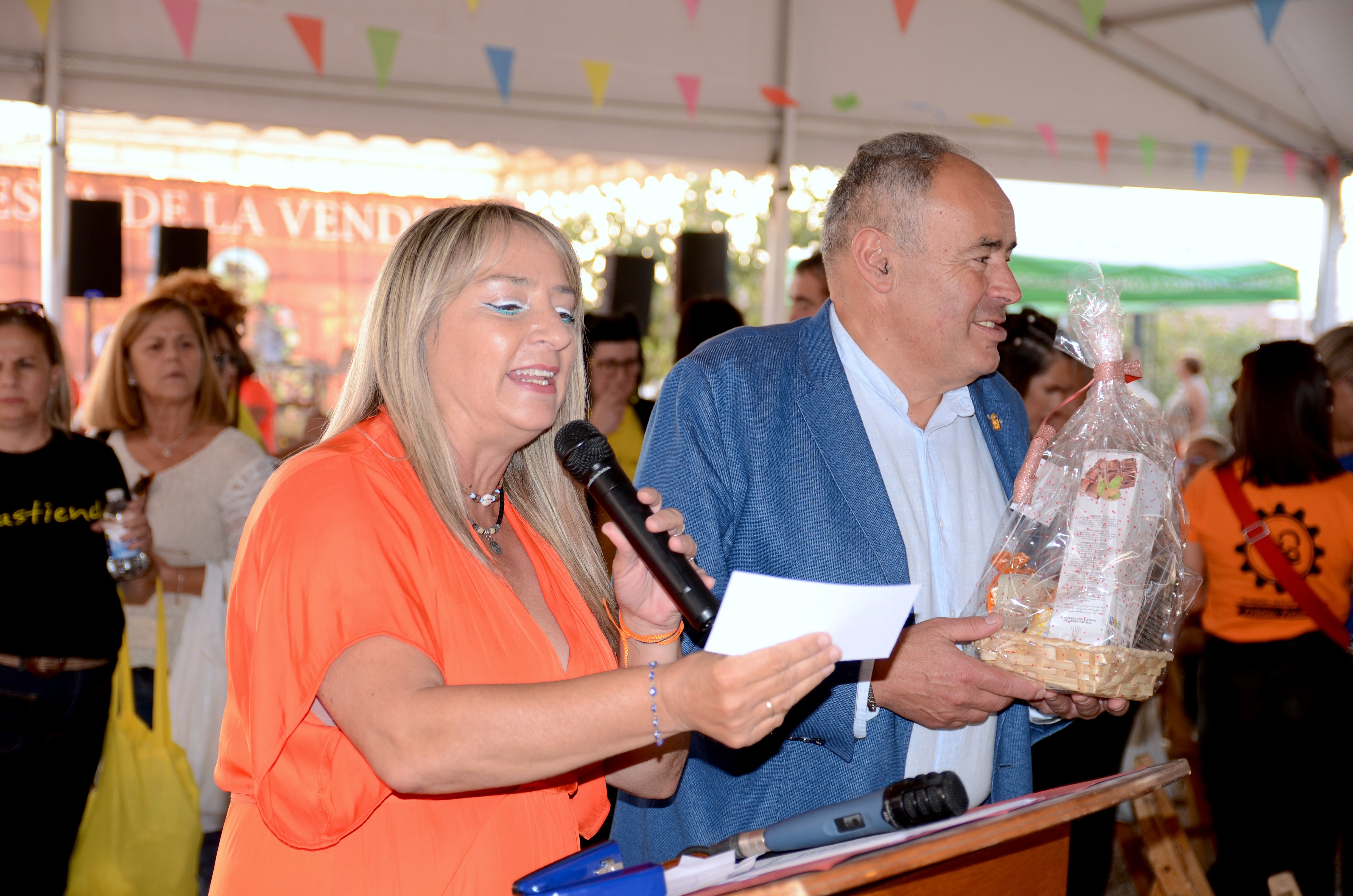 El comercio local desfila en Huétor Vega