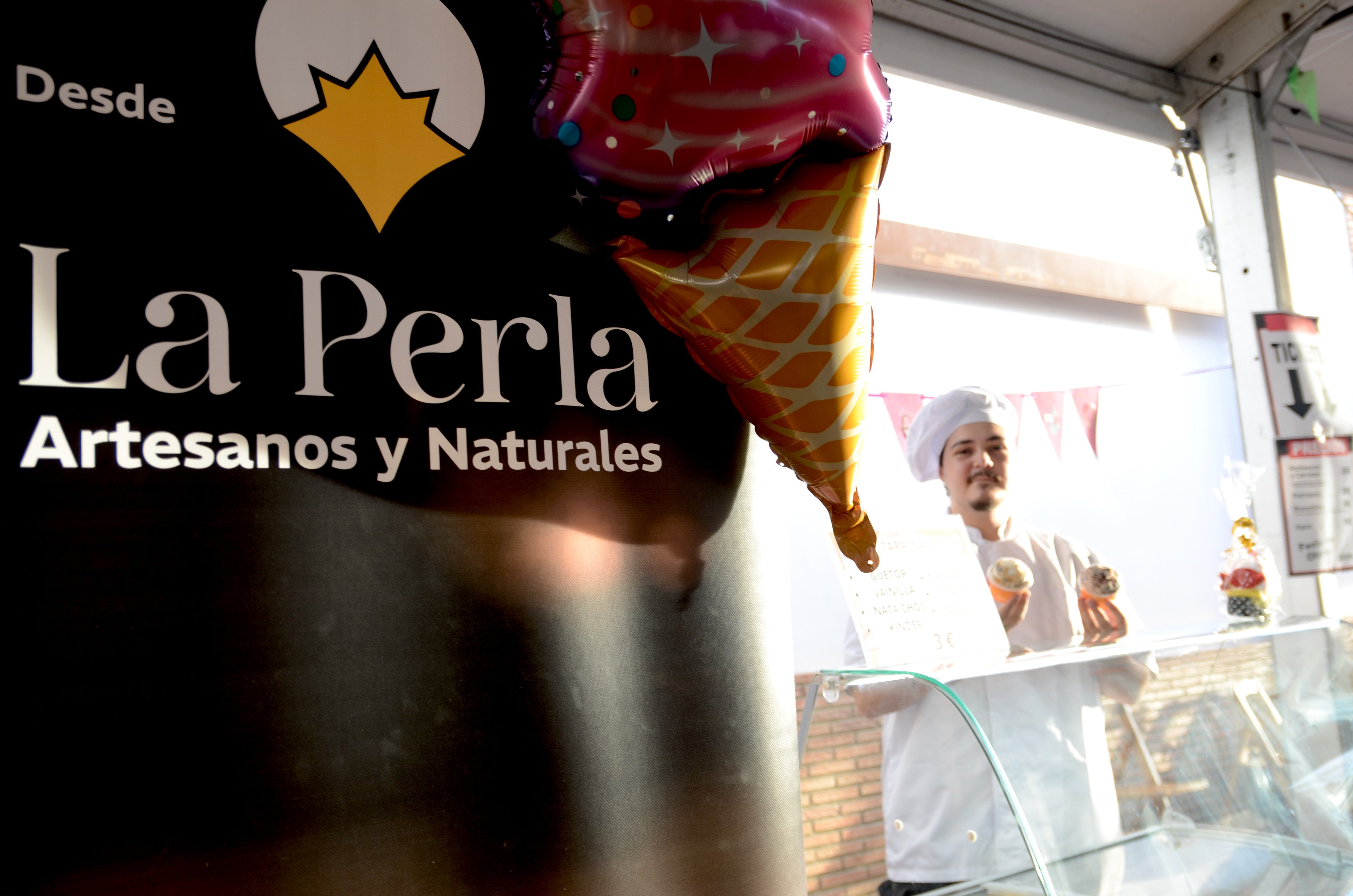 El comercio local desfila en Huétor Vega