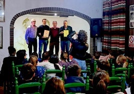 Concesión de la insignia de plata a los socios Ángel Moreno y Mario del Paso.