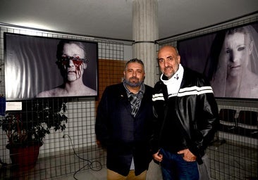 Juan Fernando Molina y Juan Carlos Rodríguez, en la inauguración de la exposición.
