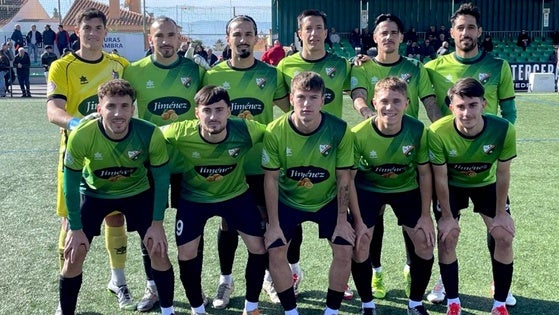 Reparto de puntos en Las Viñas en un derbi apasionante