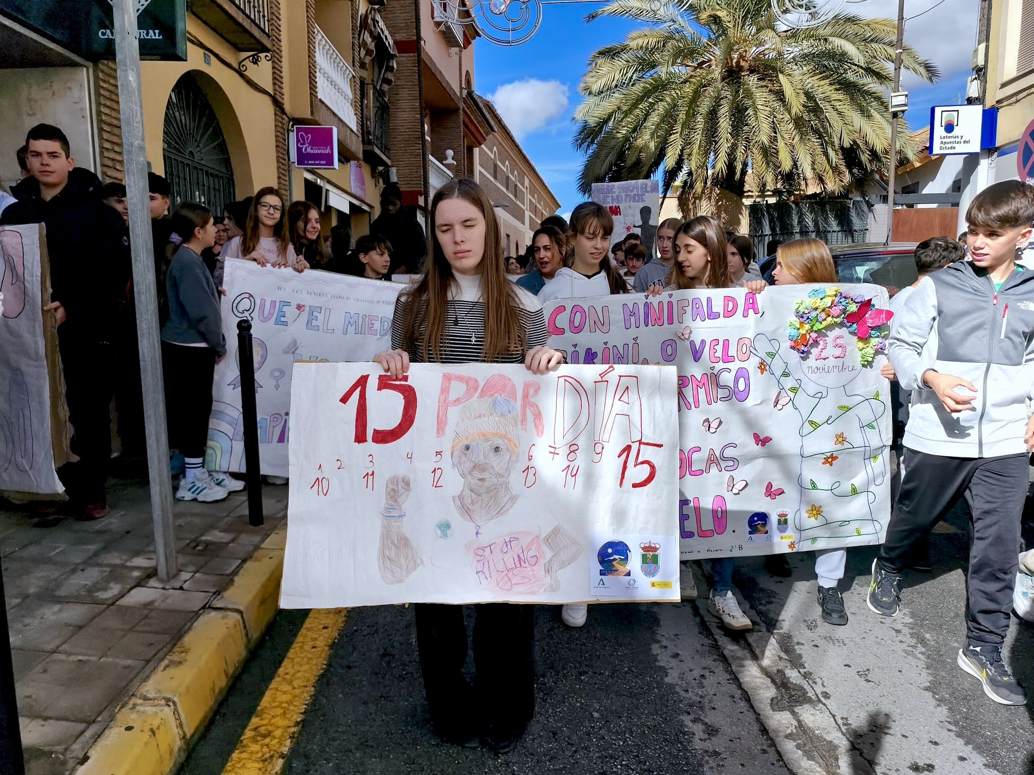 Los centros educativos de Huétor Vega enarbolan la lucha del 25N