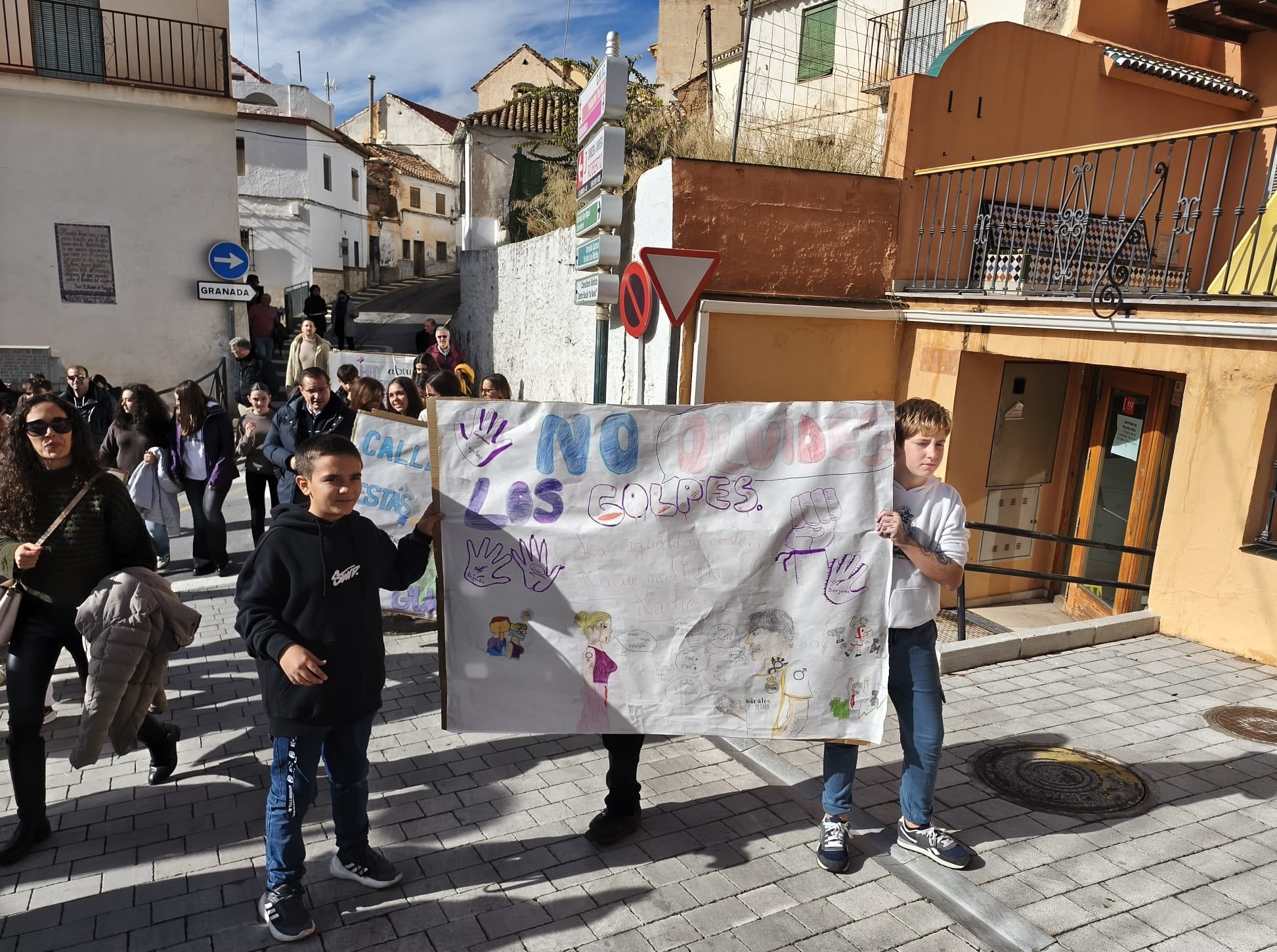 Los centros educativos de Huétor Vega enarbolan la lucha del 25N