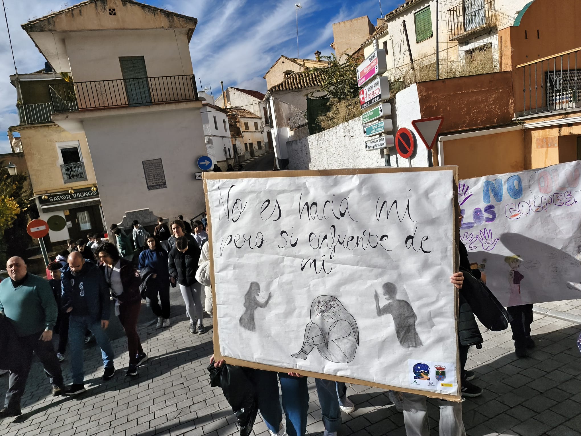 Los centros educativos de Huétor Vega enarbolan la lucha del 25N