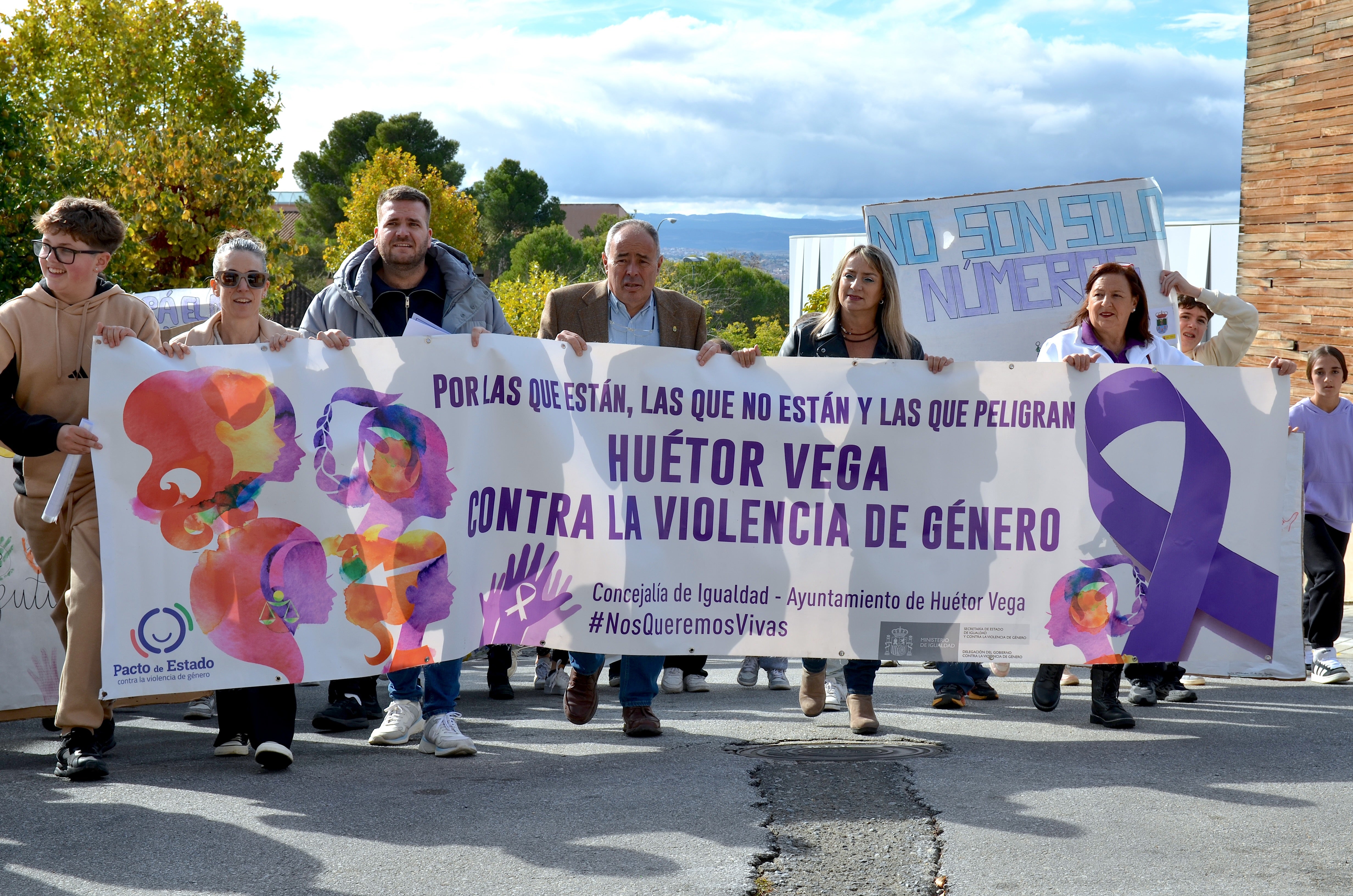 Los centros educativos de Huétor Vega enarbolan la lucha del 25N