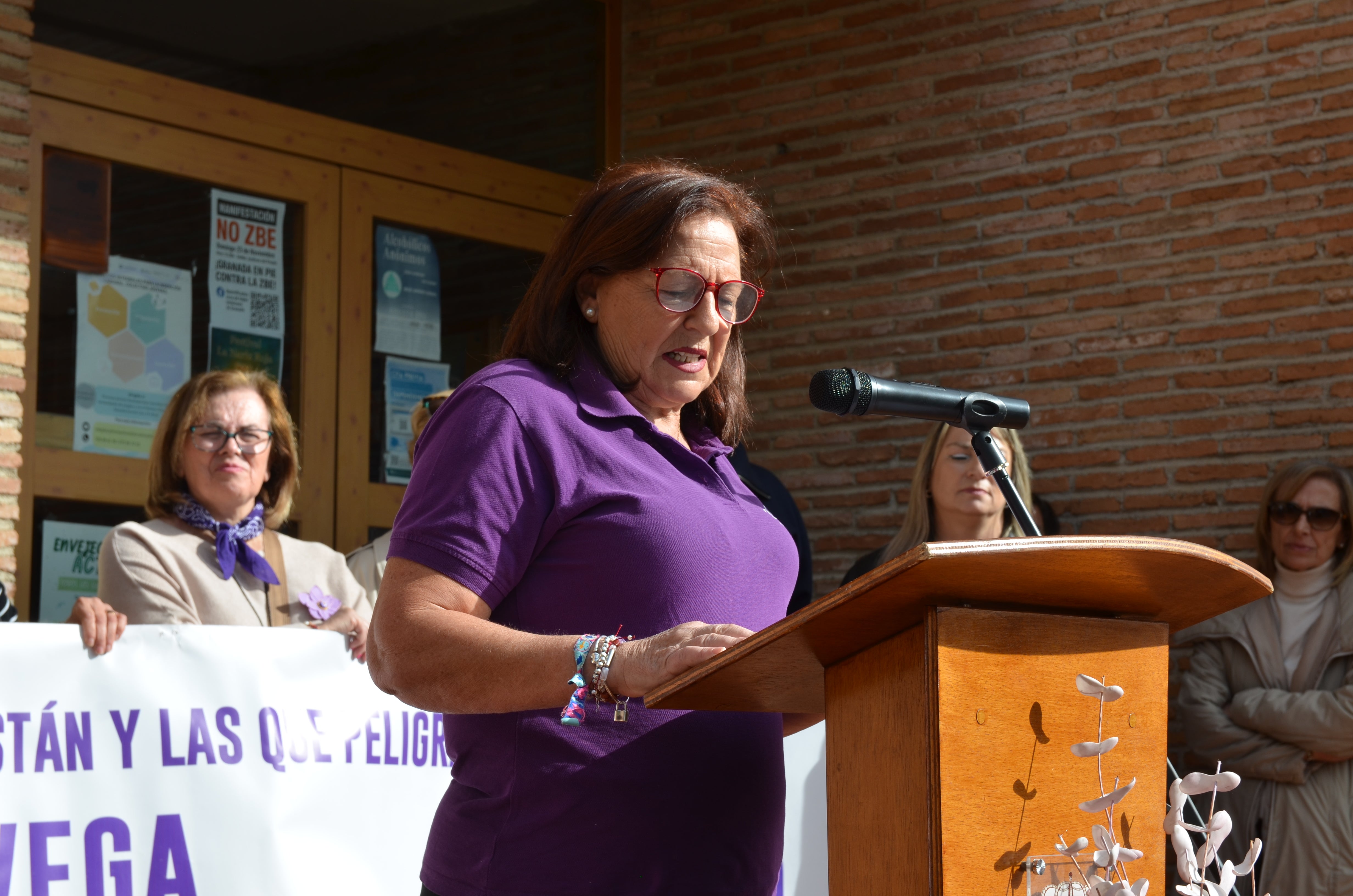 Los centros educativos de Huétor Vega enarbolan la lucha del 25N