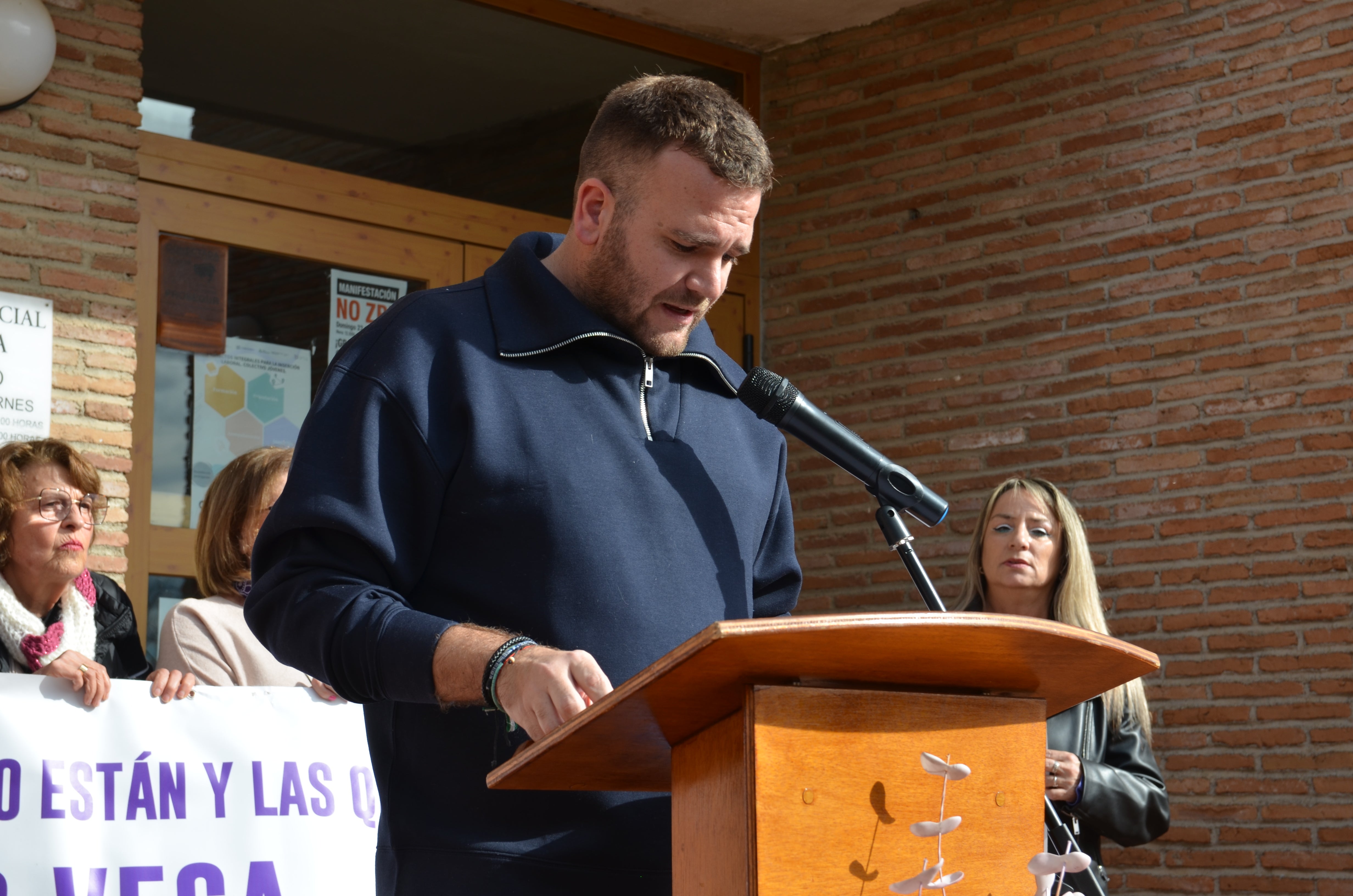 Los centros educativos de Huétor Vega enarbolan la lucha del 25N