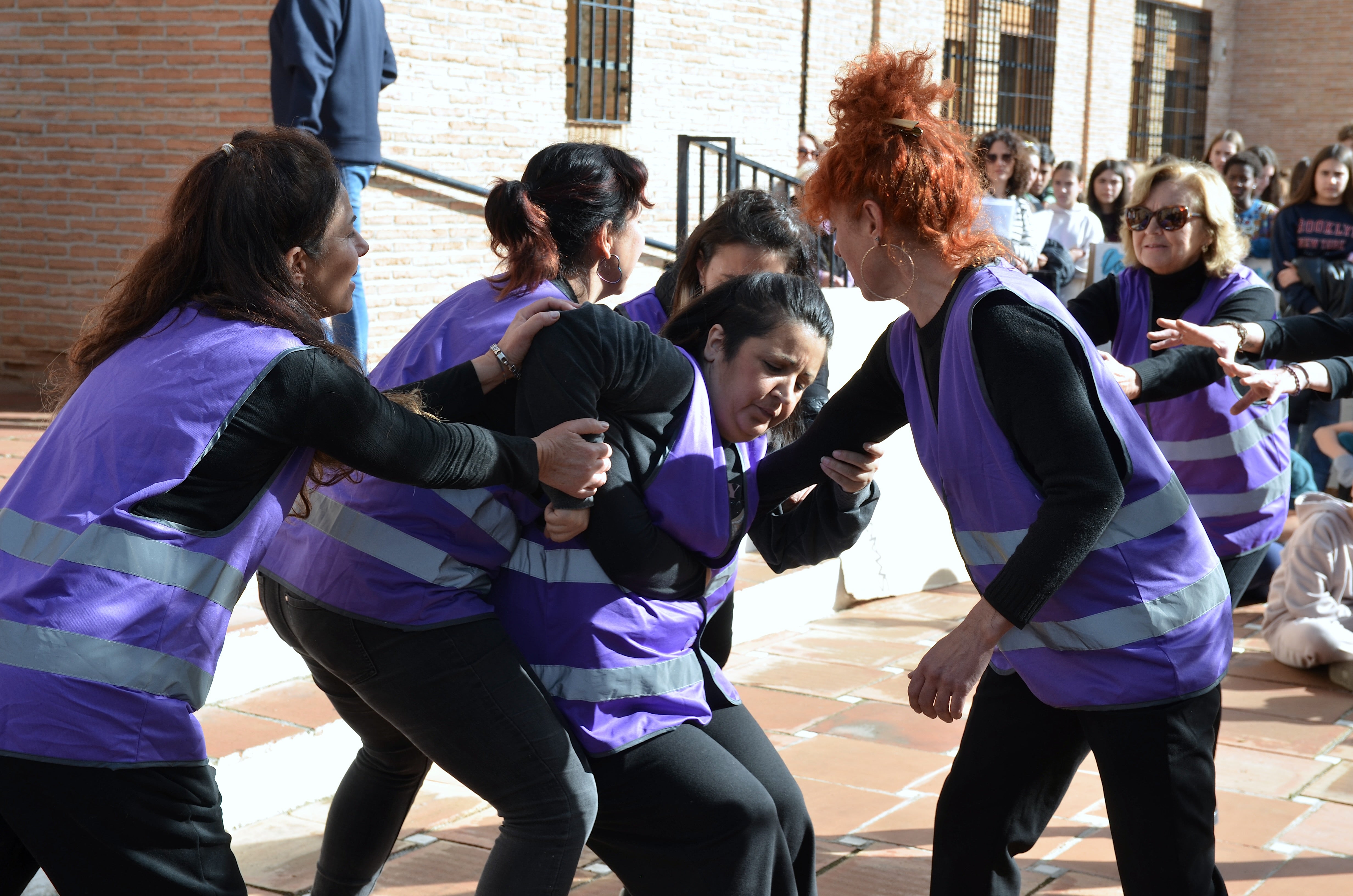 Los centros educativos de Huétor Vega enarbolan la lucha del 25N