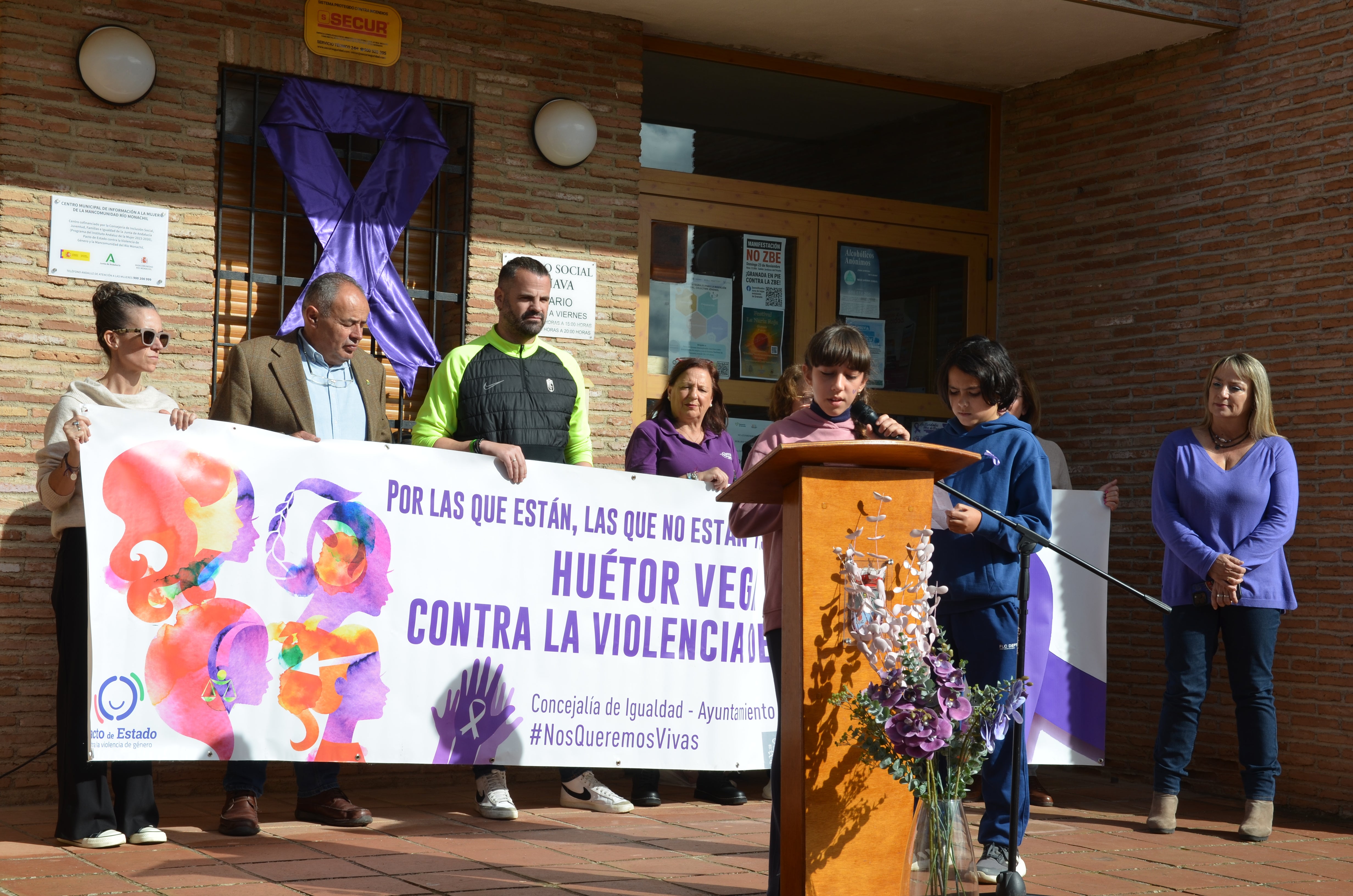 Los centros educativos de Huétor Vega enarbolan la lucha del 25N