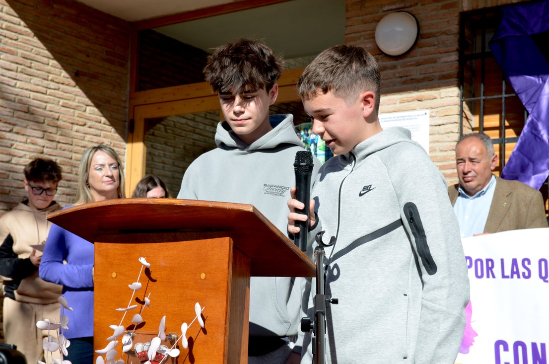 Los centros educativos de Huétor Vega enarbolan la lucha del 25N