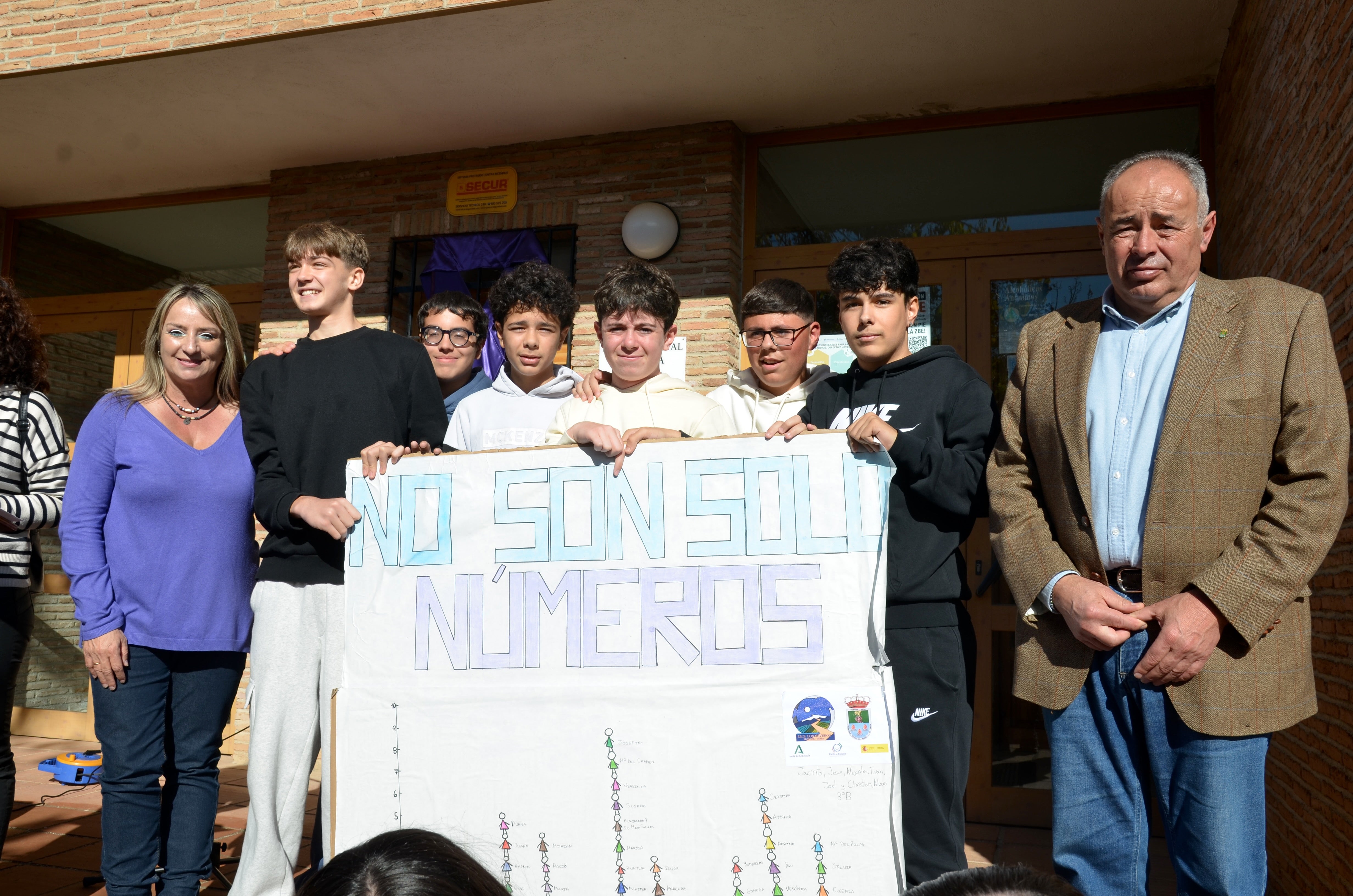 Los centros educativos de Huétor Vega enarbolan la lucha del 25N