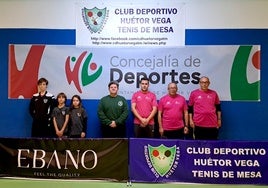 El joven plantel hueteño de la liga provincial, ante el veterano equipo de Albolote.