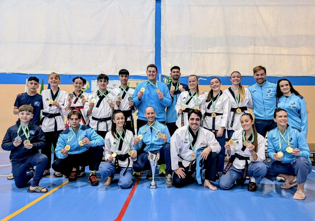 Medallero que valió el tercer puesto general en el Campeonato de Andalucía de Poomsae y Freestyle.