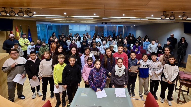 El Ayuntamiento de Huétor Vega celebra un pleno infantil con los dos colegios