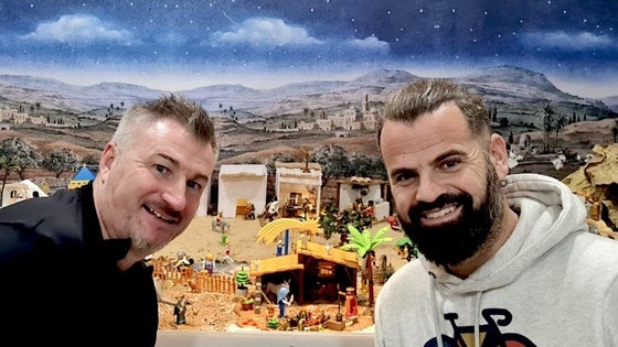 Izquierda Unida Huétor Vega acoge un belén solidario con figuras de Playmobil