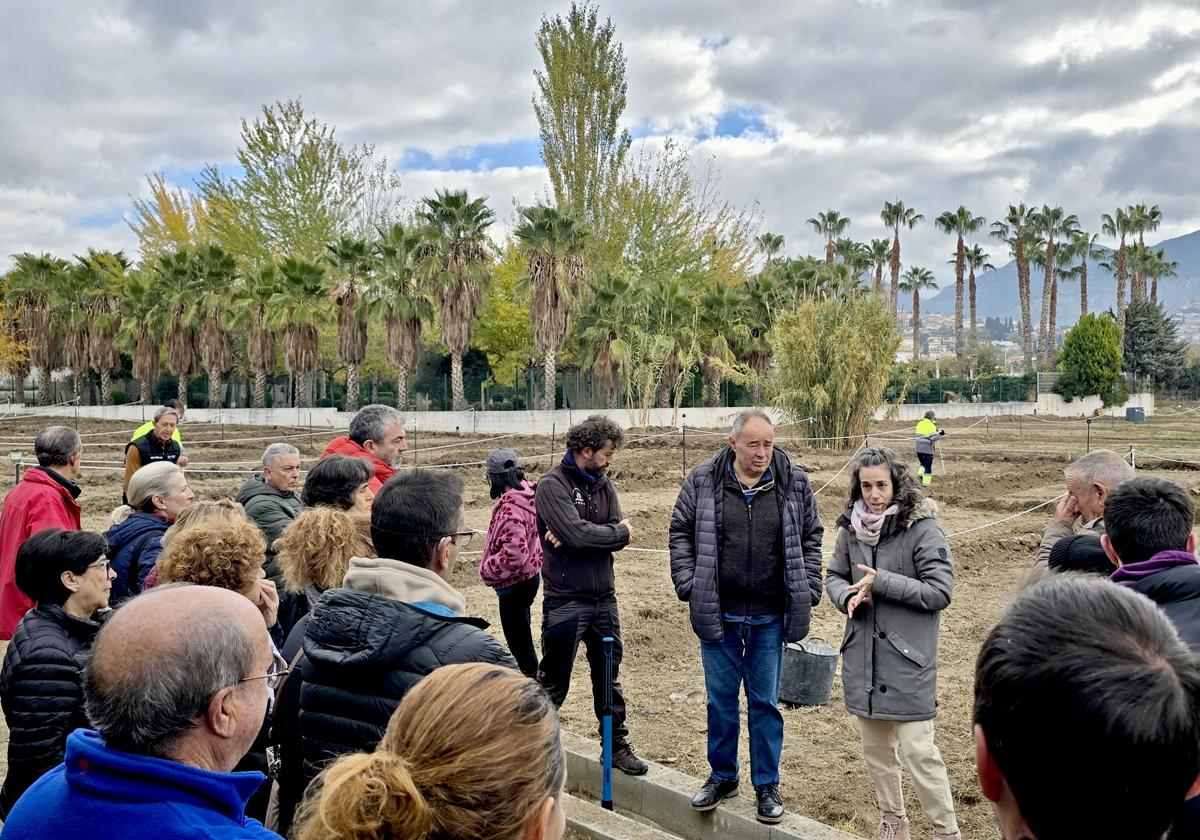 El Ayuntamiento entrega las 34 parcelas de los huertos urbanos sociales-ecológicos del Pago del Zute.