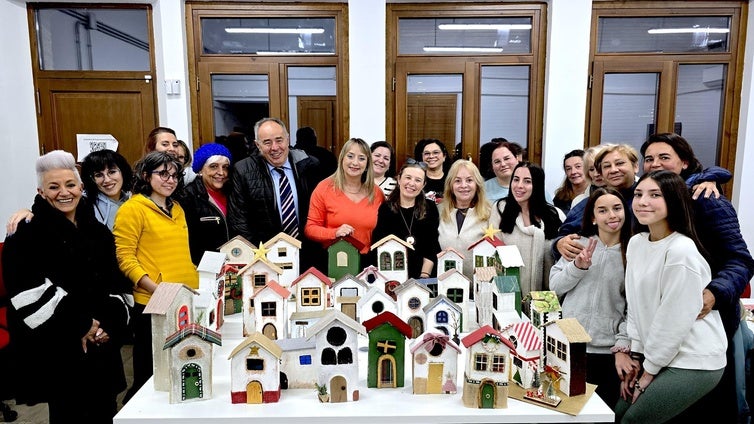 Huétor Vega culmina con éxito el taller navideño de casitas artesanales