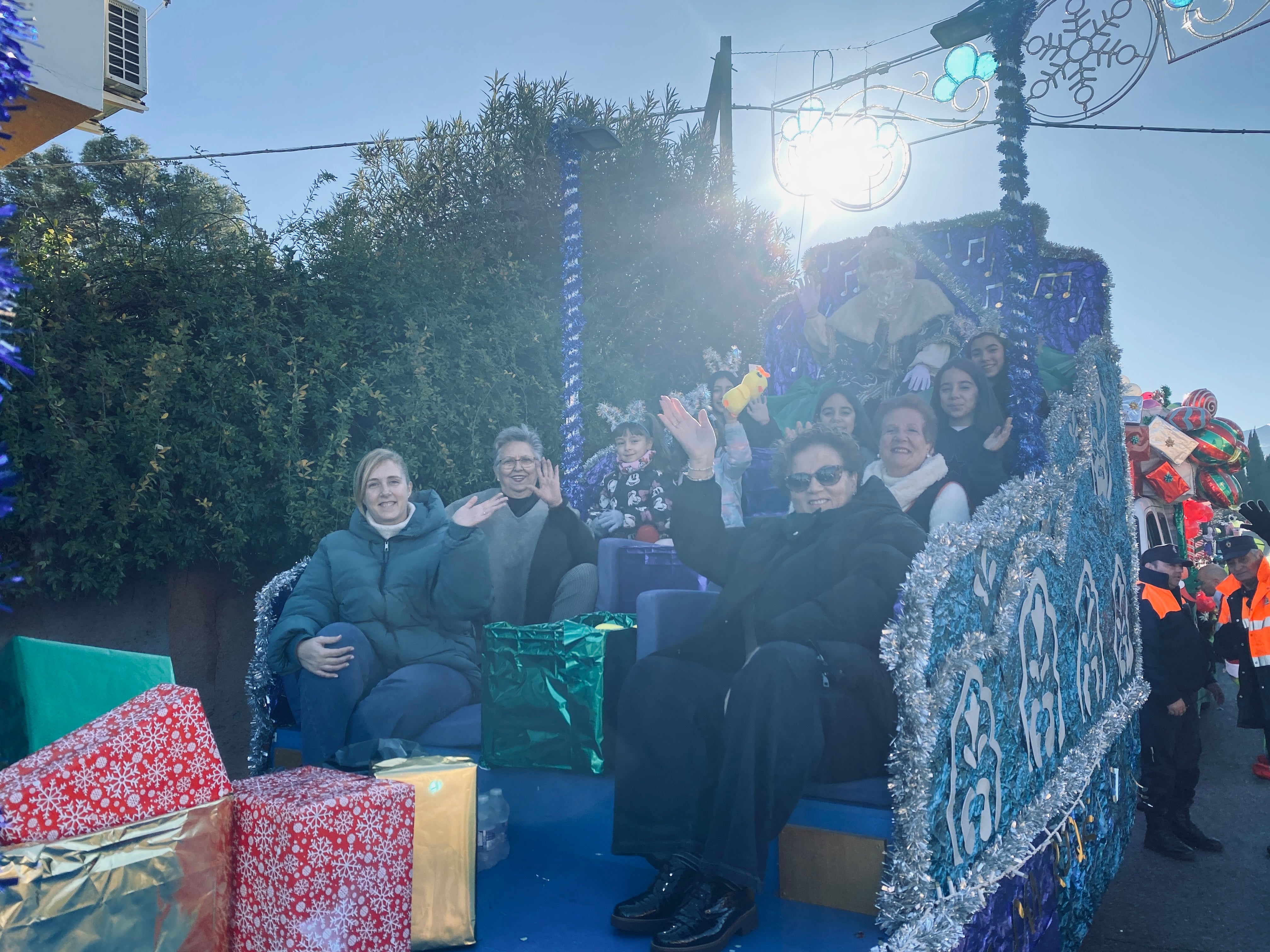 El sol ilumina la Cabalgata de Huétor Vega