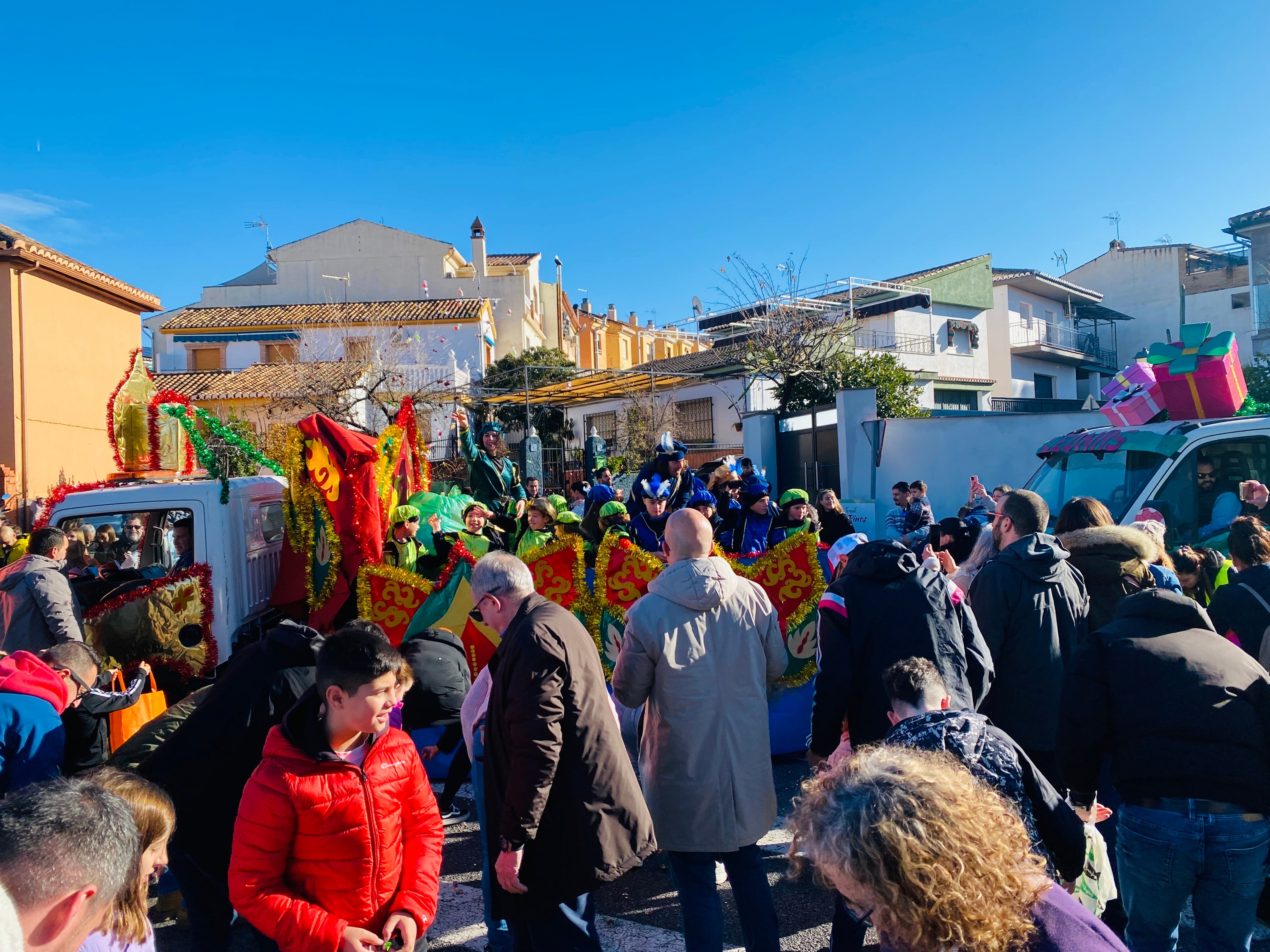 El sol ilumina la Cabalgata de Huétor Vega