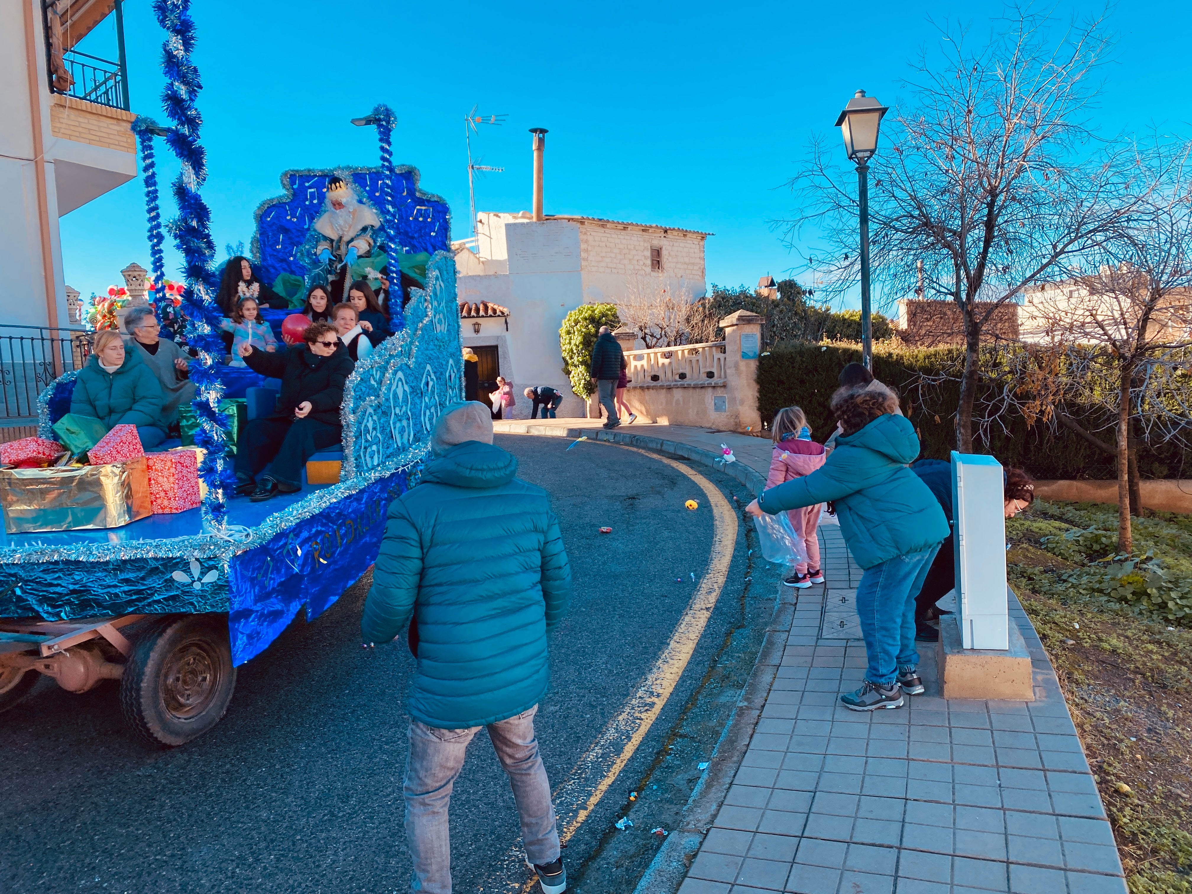El sol ilumina la Cabalgata de Huétor Vega