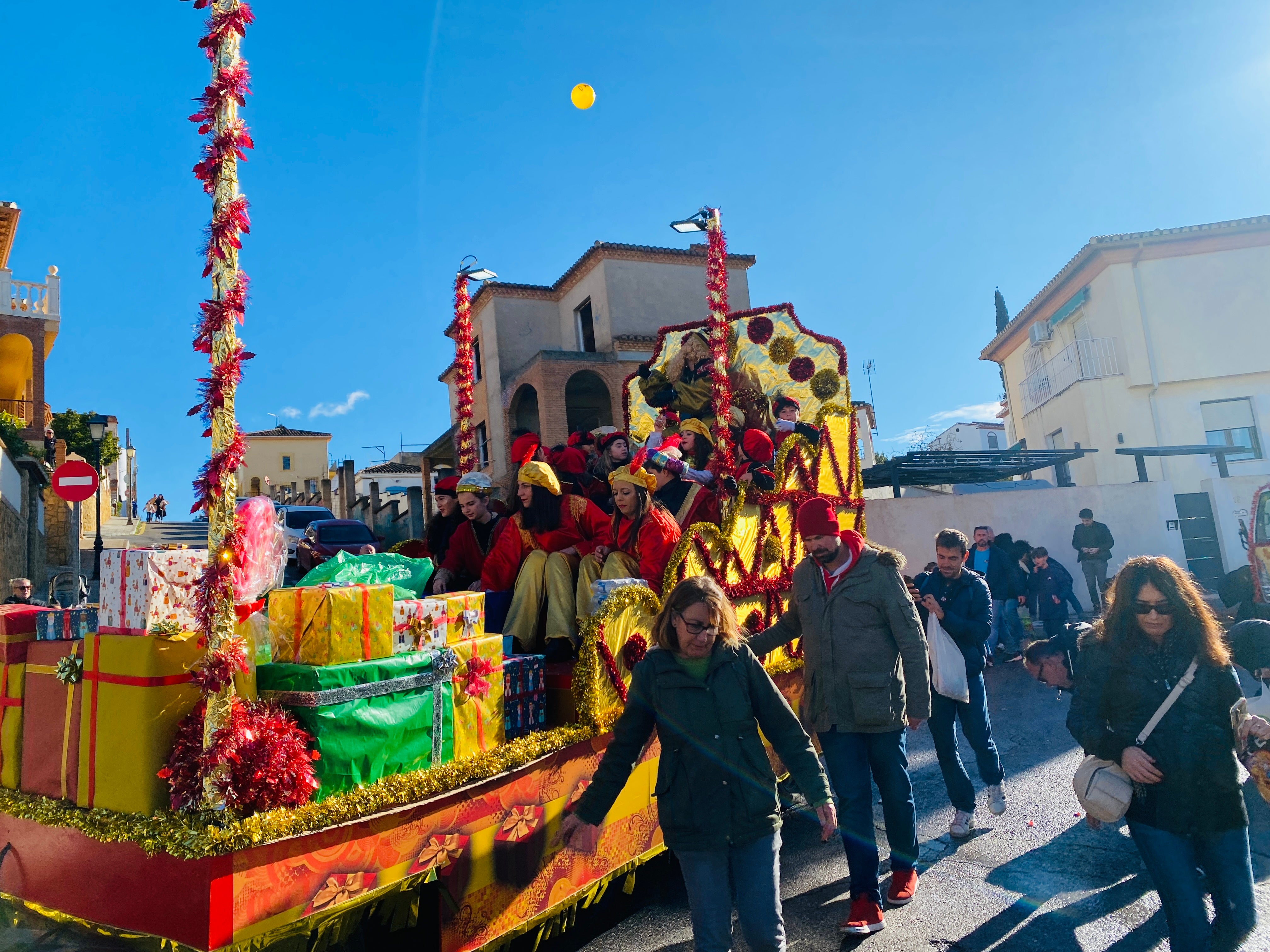 El sol ilumina la Cabalgata de Huétor Vega