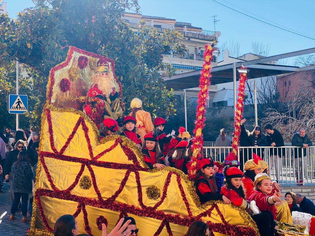 El sol ilumina la Cabalgata de Huétor Vega